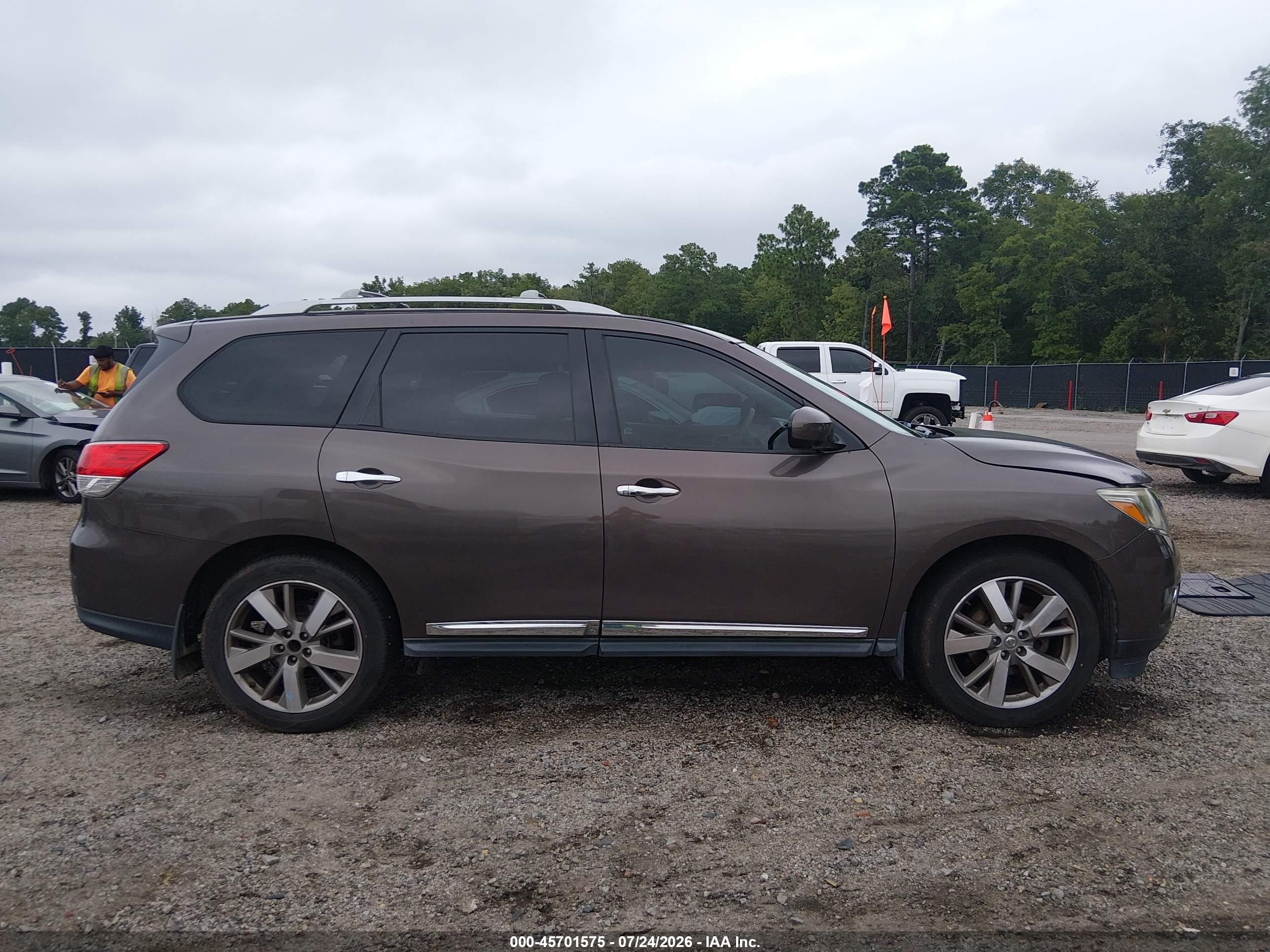 2015 Nissan Pathfinder Platinum Brown vin: 5N1AR2MN3FC678823