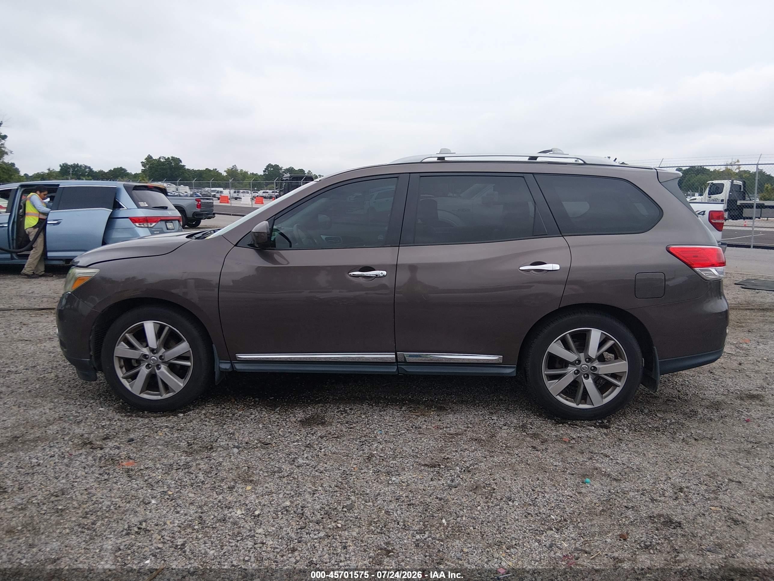2015 Nissan Pathfinder Platinum Brown vin: 5N1AR2MN3FC678823