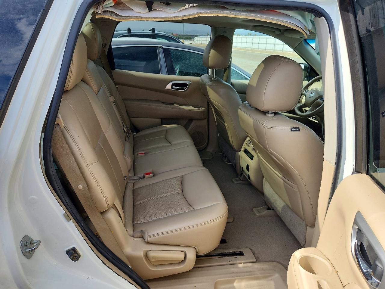 2015 Nissan Pathfinder S White vin: 5N1AR2MN3FC693242