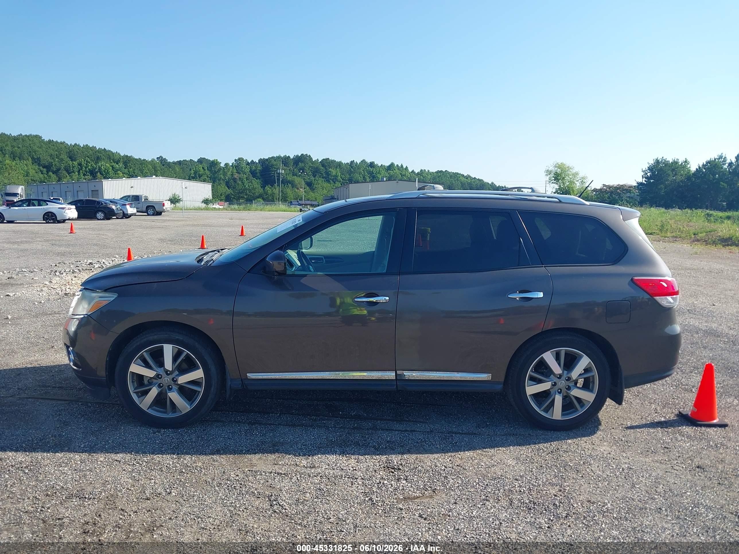 2016 Nissan Pathfinder Platinum Gray vin: 5N1AR2MN3GC602679