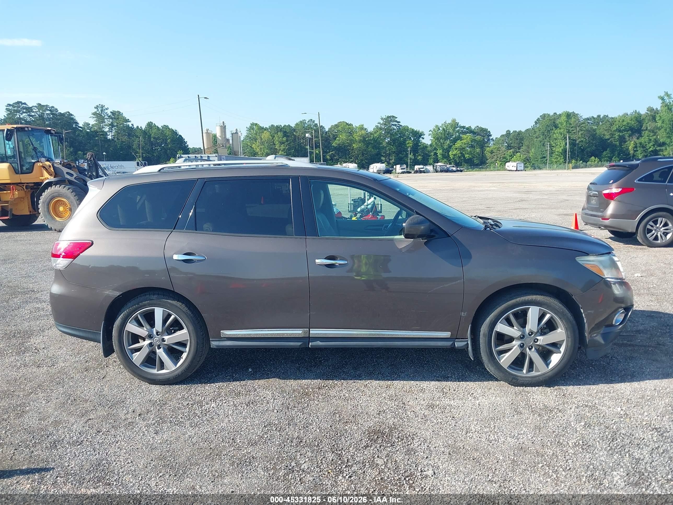 2016 Nissan Pathfinder Platinum Gray vin: 5N1AR2MN3GC602679
