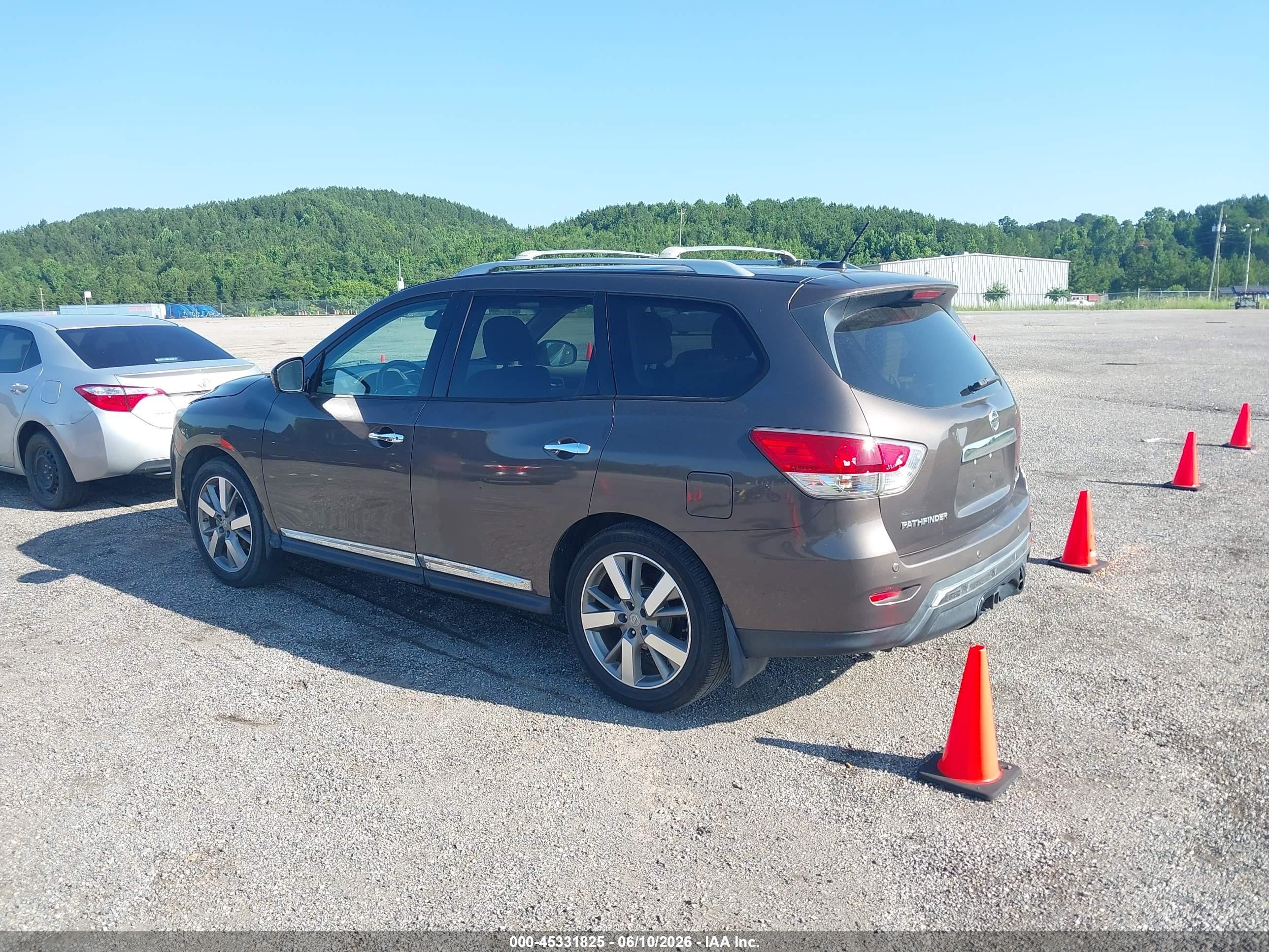 2016 Nissan Pathfinder Platinum Gray vin: 5N1AR2MN3GC602679