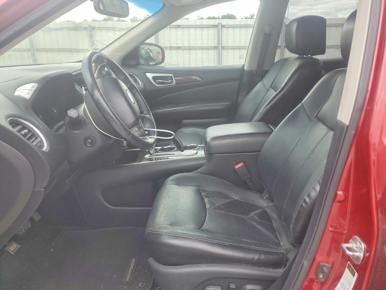 2013 Nissan Pathfinder S Red vin: 5N1AR2MN4DC645780