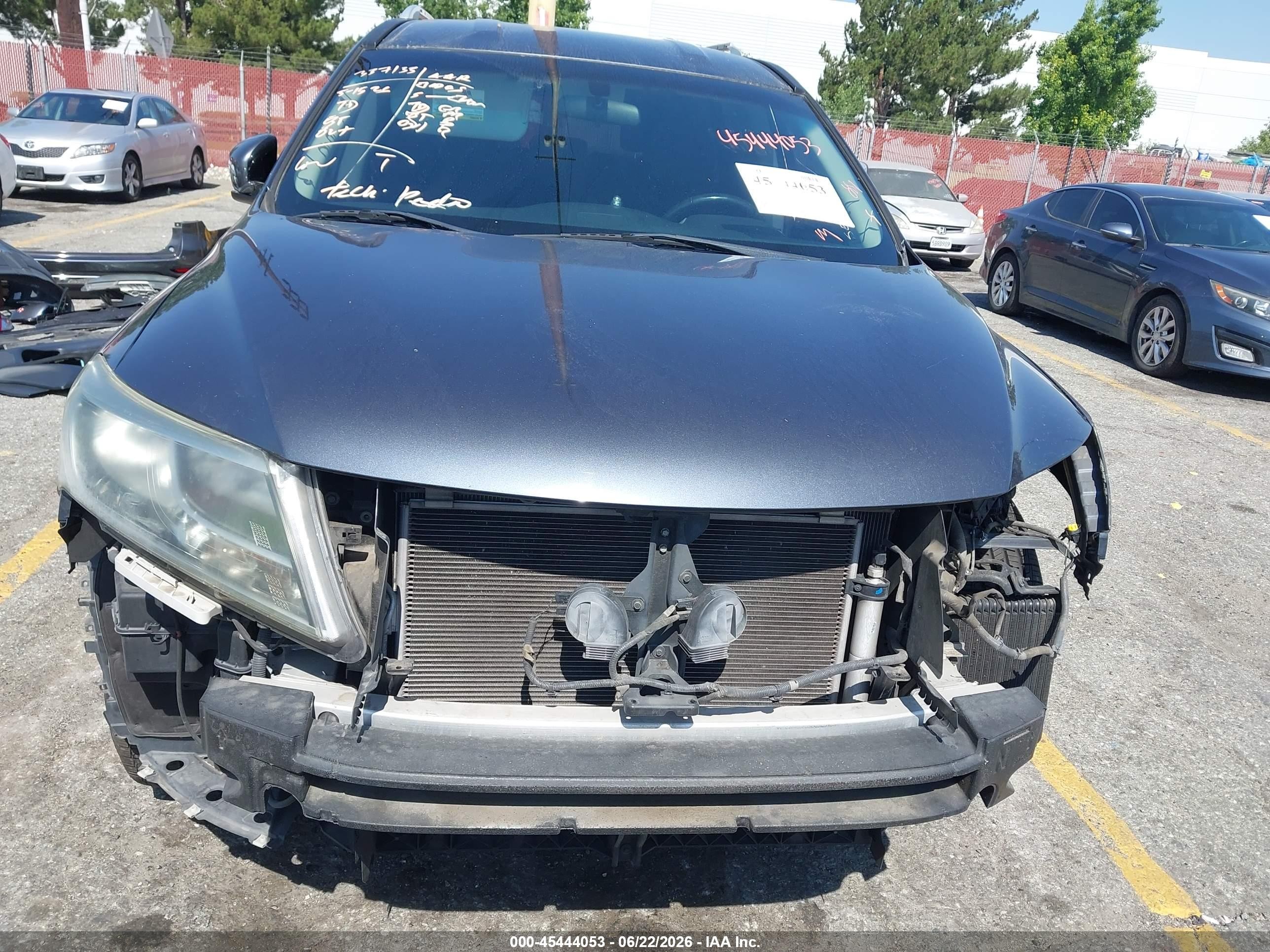 2014 Nissan Pathfinder Sv Серый vin: 5N1AR2MN4EC622081