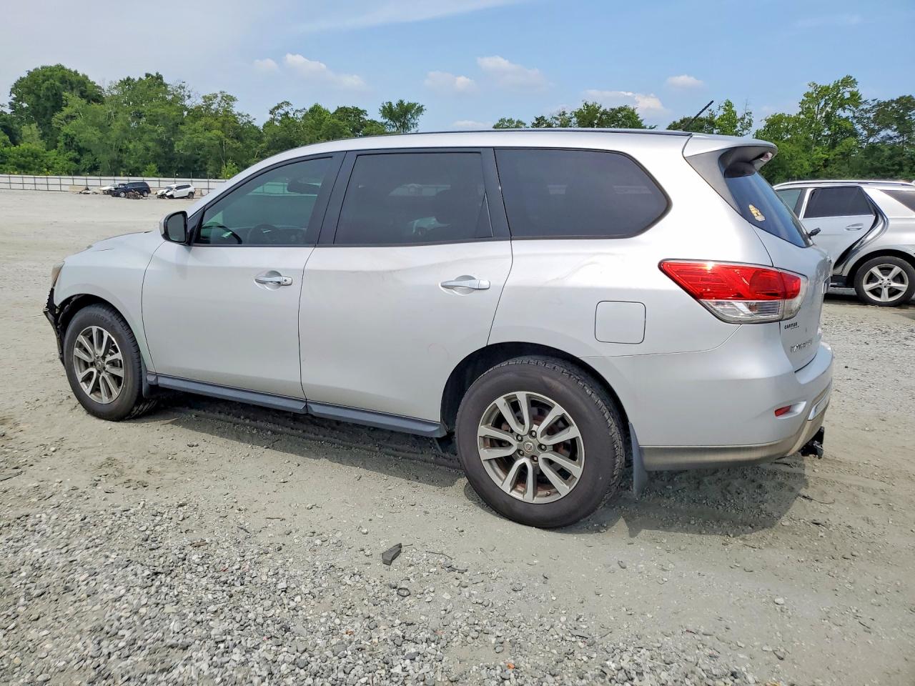 2014 Nissan Pathfinder S Silver vin: 5N1AR2MN4EC633324