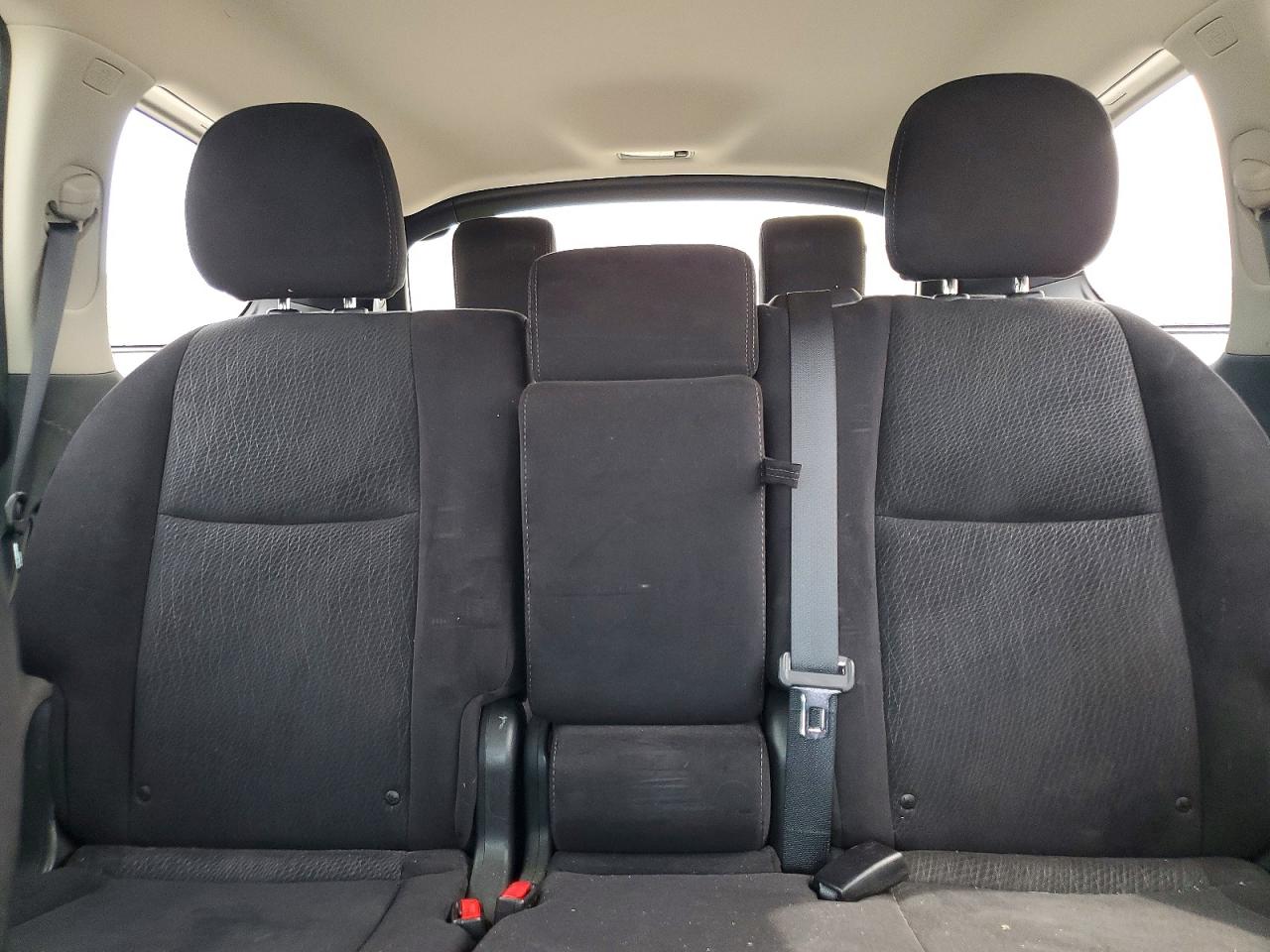 2014 Nissan Pathfinder S Silver vin: 5N1AR2MN4EC633324