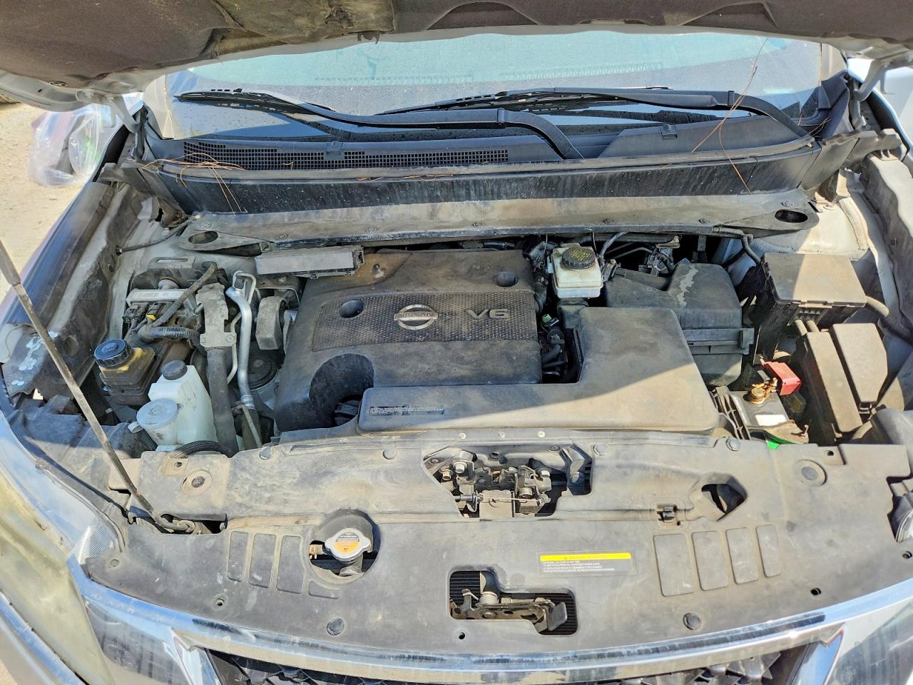 2014 Nissan Pathfinder Sv Silver vin: 5N1AR2MN4EC638913