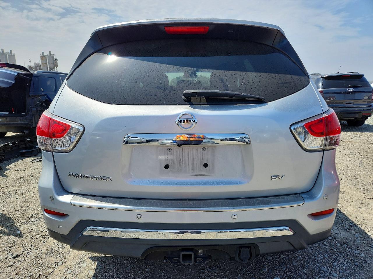 2014 Nissan Pathfinder Sv Silver vin: 5N1AR2MN4EC638913