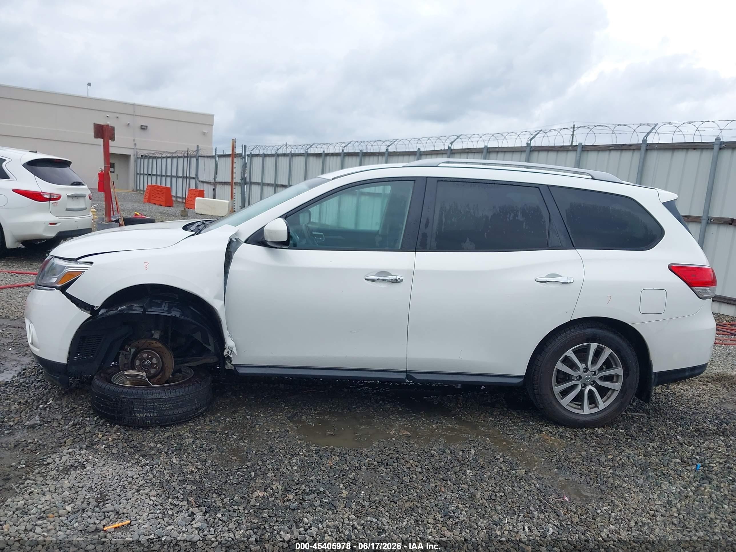 2014 Nissan Pathfinder Sv White vin: 5N1AR2MN4EC654237