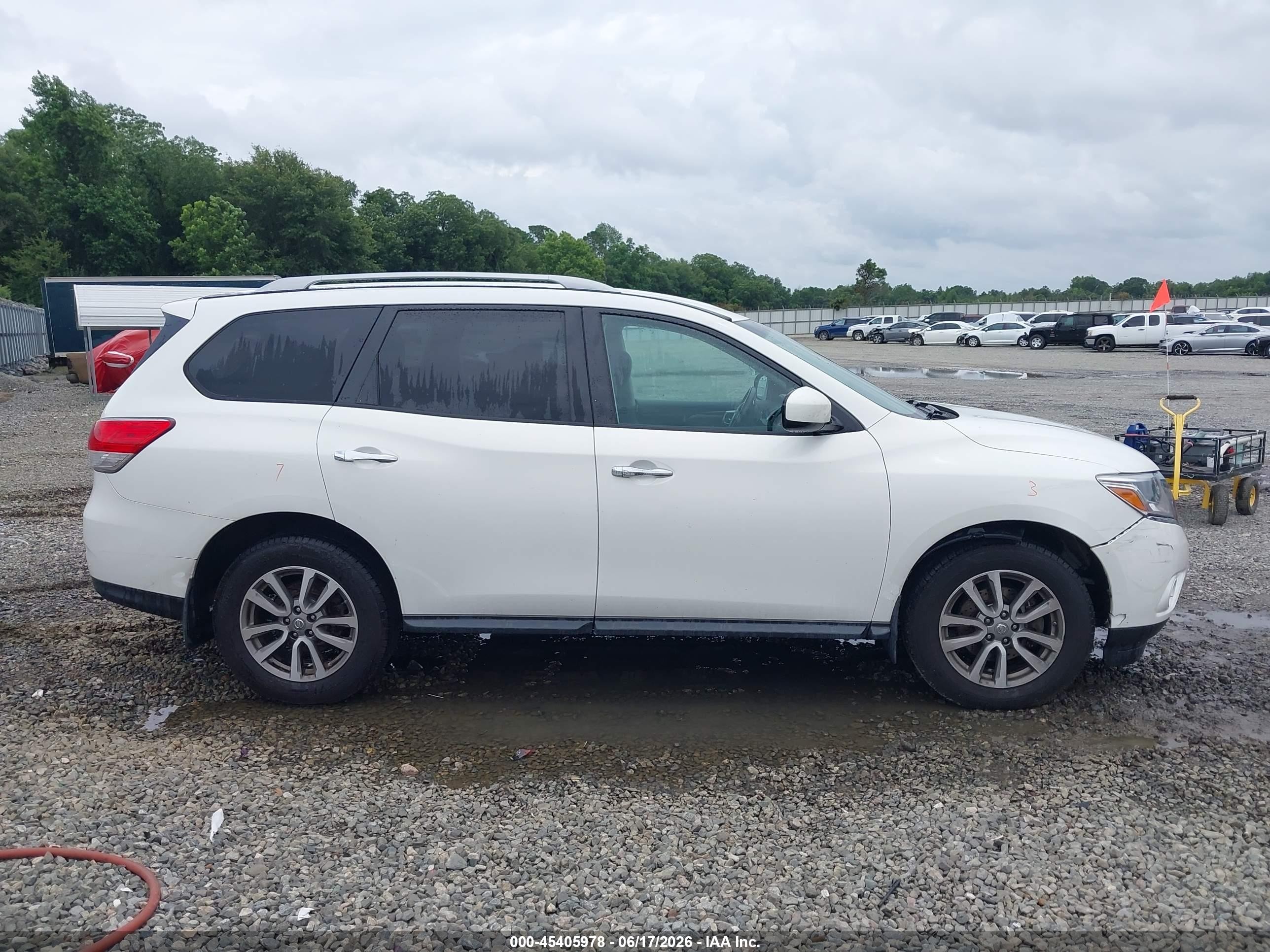 2014 Nissan Pathfinder Sv White vin: 5N1AR2MN4EC654237