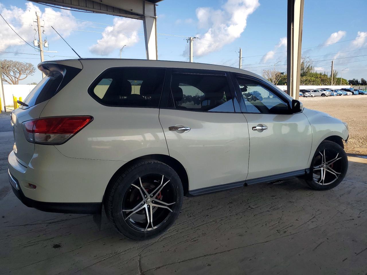 2014 Nissan Pathfinder S White vin: 5N1AR2MN4EC668252