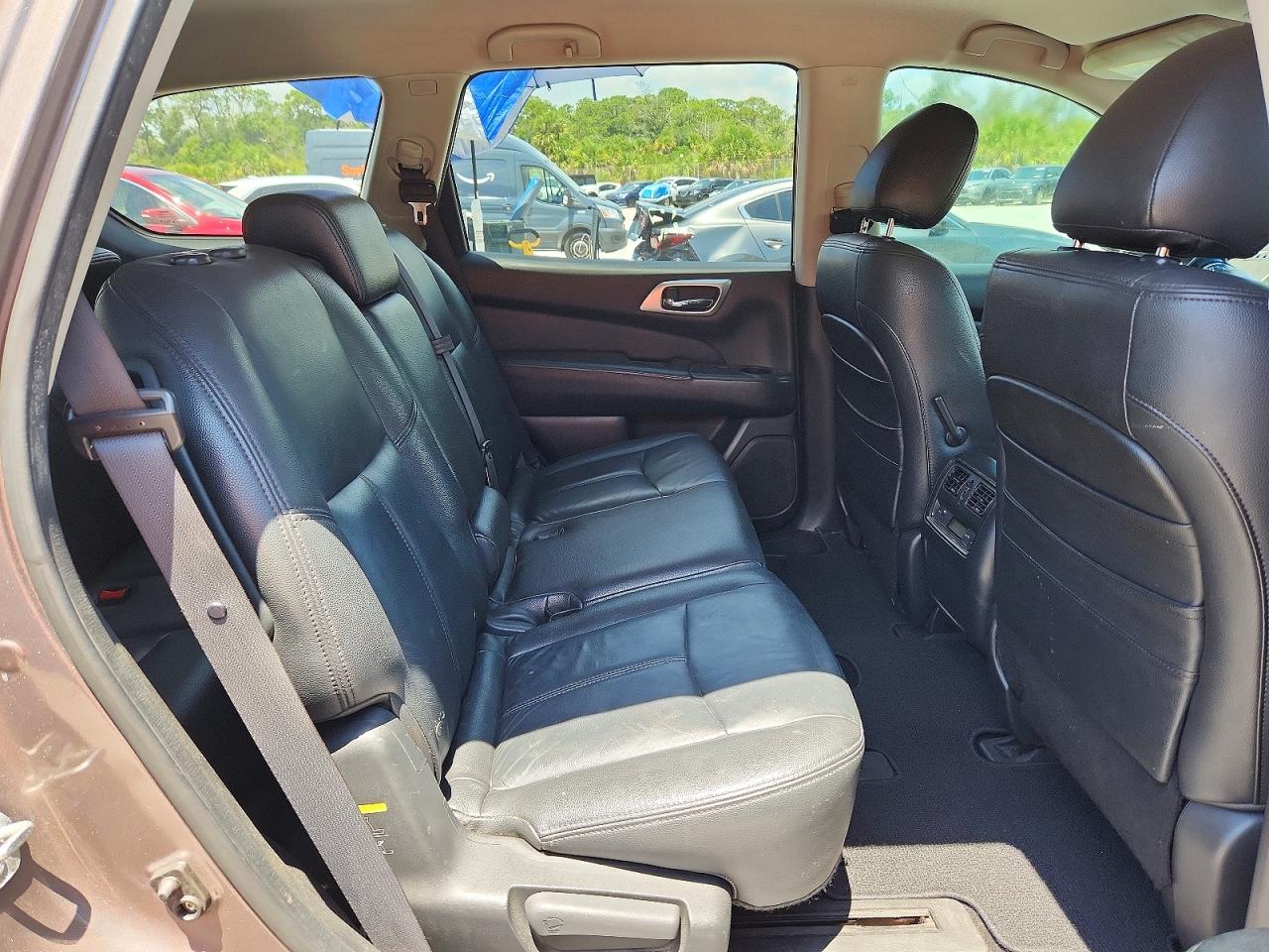 2014 Nissan Pathfinder Sv Gray vin: 5N1AR2MN4EC669210