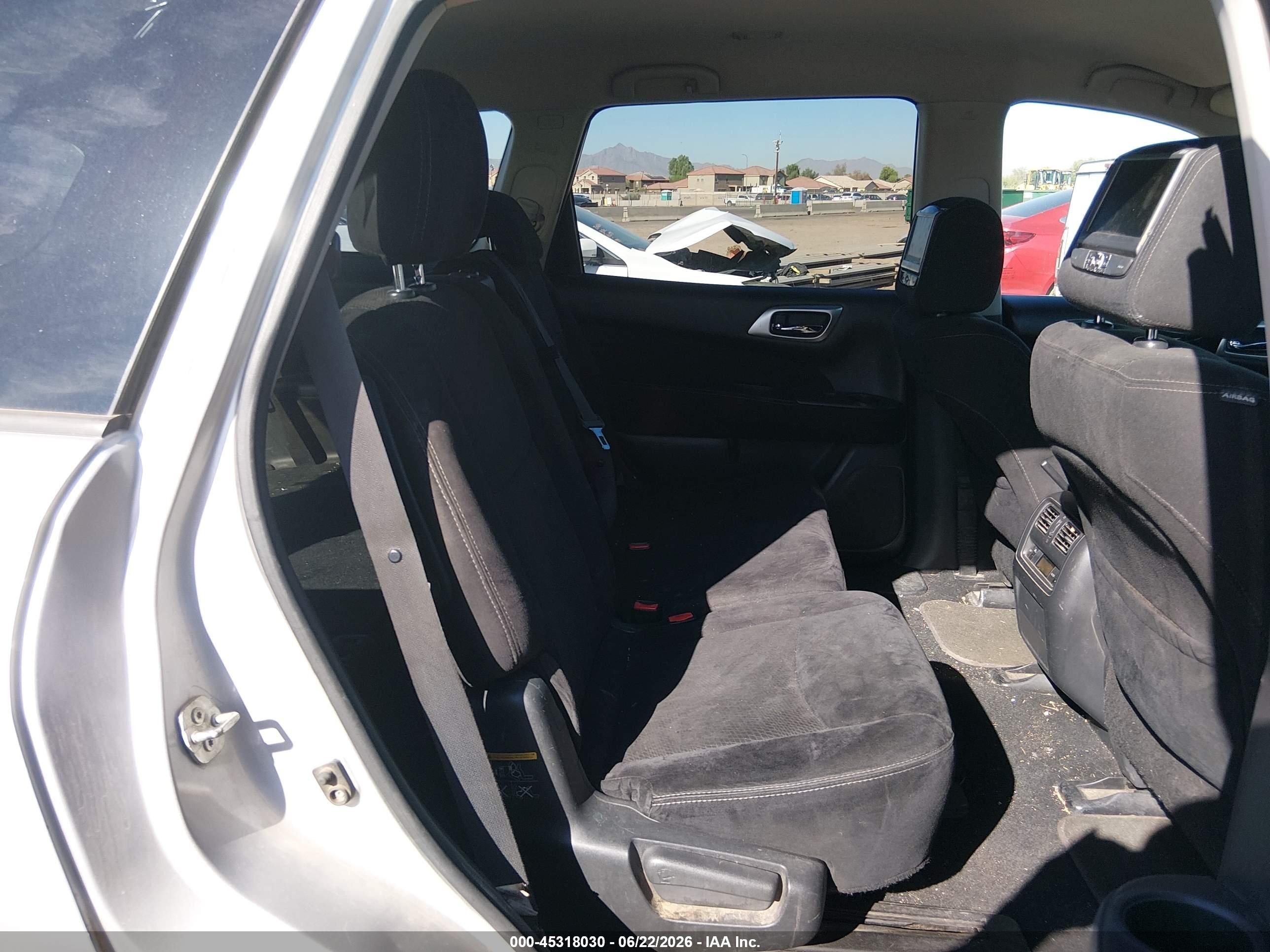 2014 Nissan Pathfinder Sv Silver vin: 5N1AR2MN4EC731432