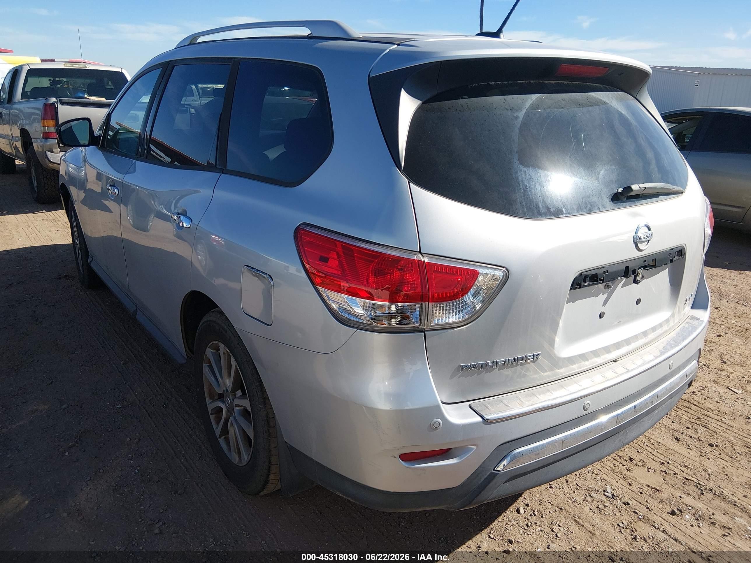 2014 Nissan Pathfinder Sv Silver vin: 5N1AR2MN4EC731432