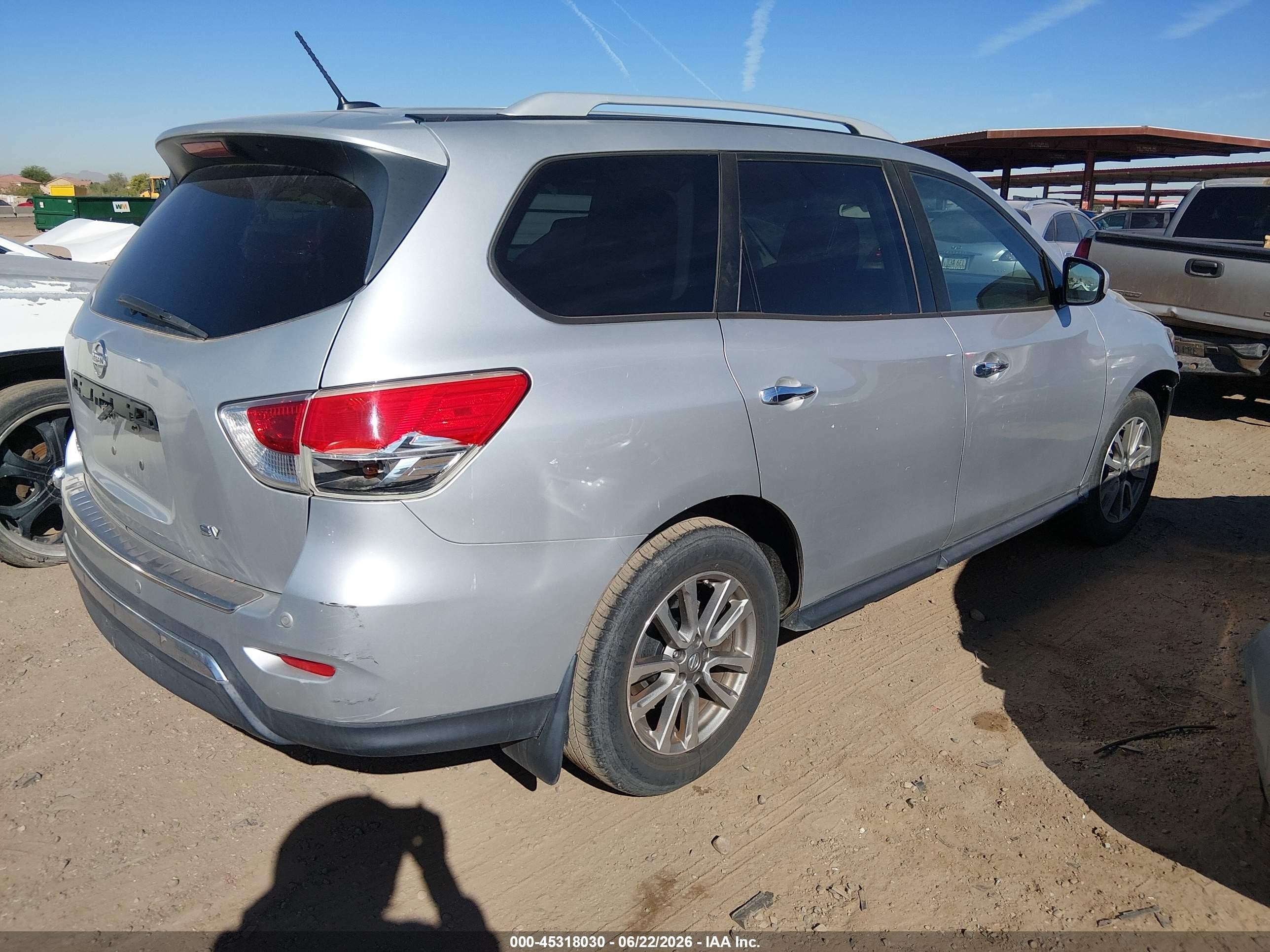 2014 Nissan Pathfinder Sv Silver vin: 5N1AR2MN4EC731432