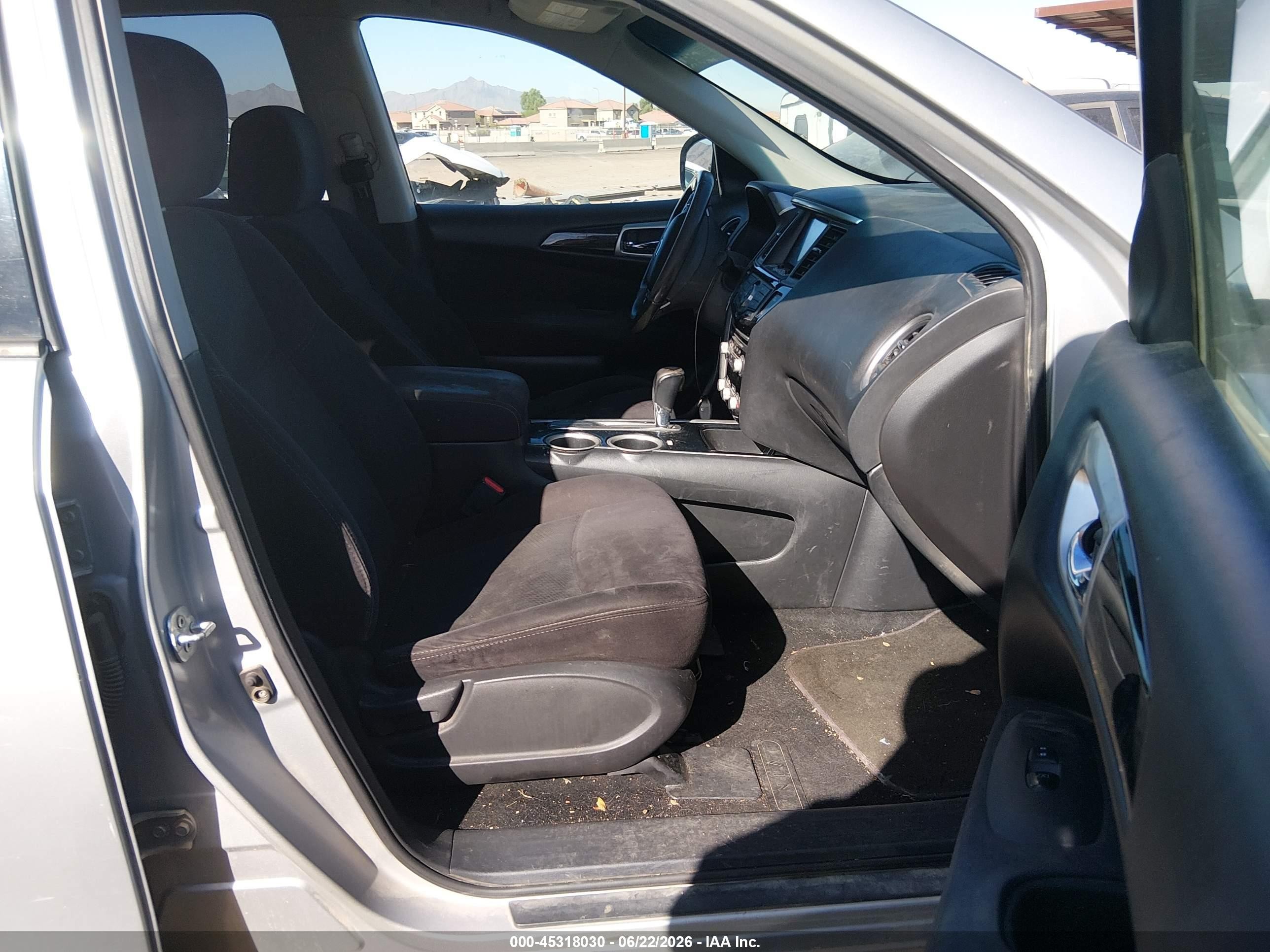 2014 Nissan Pathfinder Sv Silver vin: 5N1AR2MN4EC731432