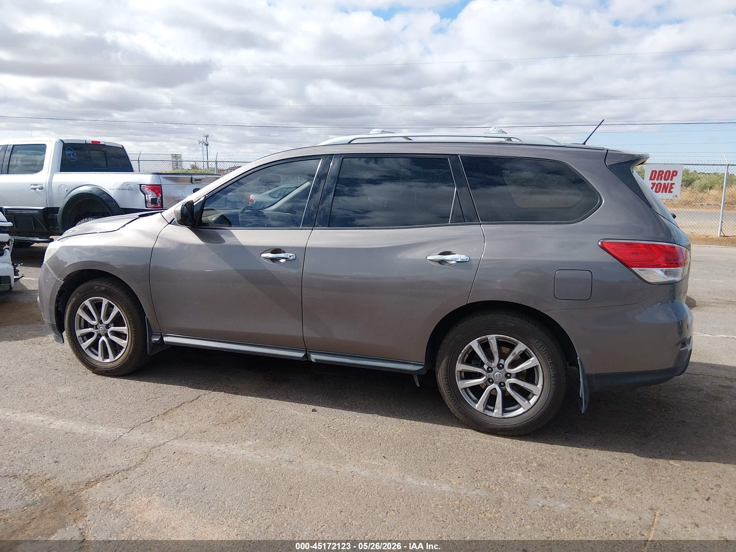 2014 Nissan Pathfinder Sv Gray vin: 5N1AR2MN4EC731964