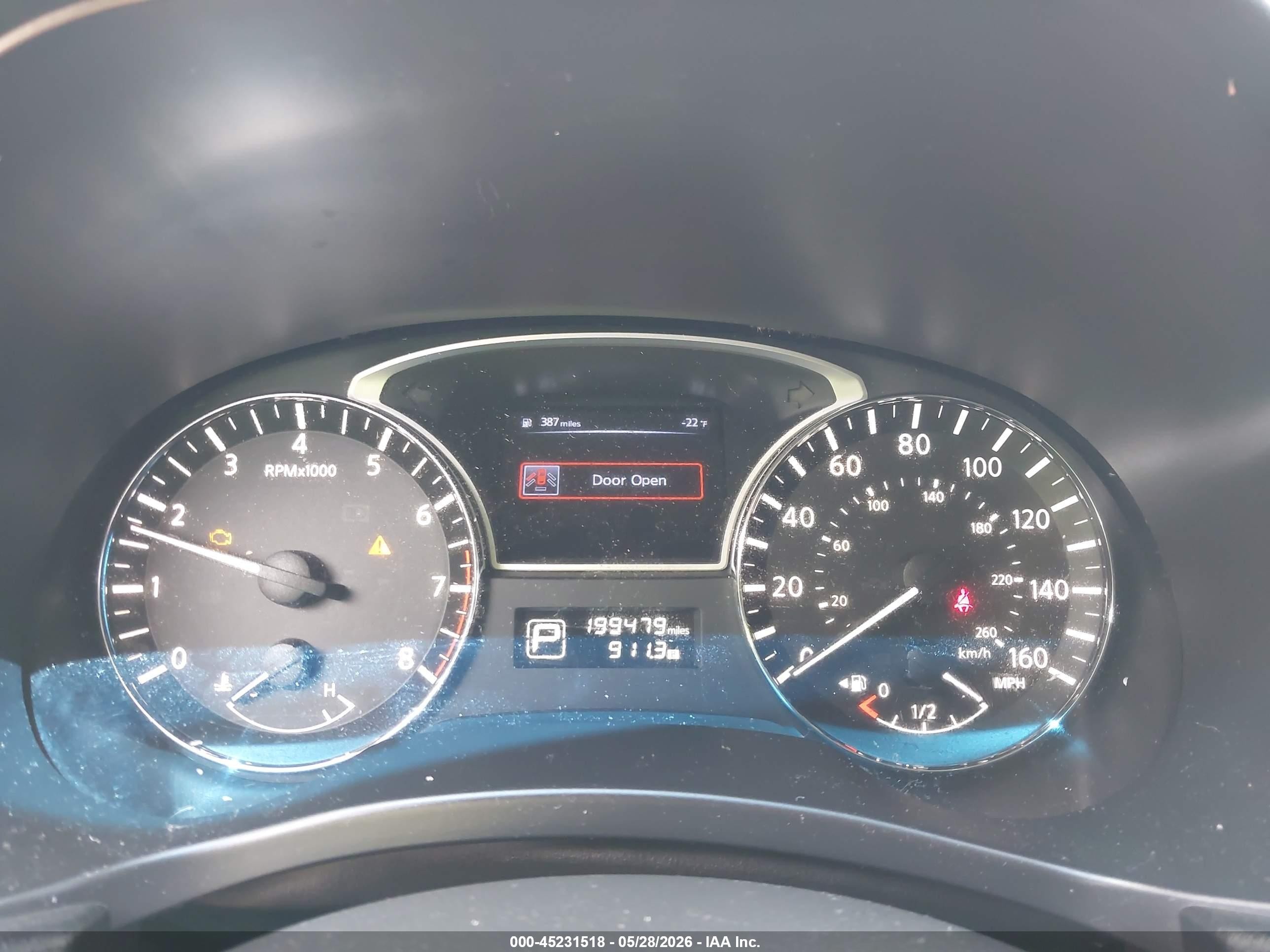 2014 Nissan Pathfinder Sv Silver vin: 5N1AR2MN4EC732192