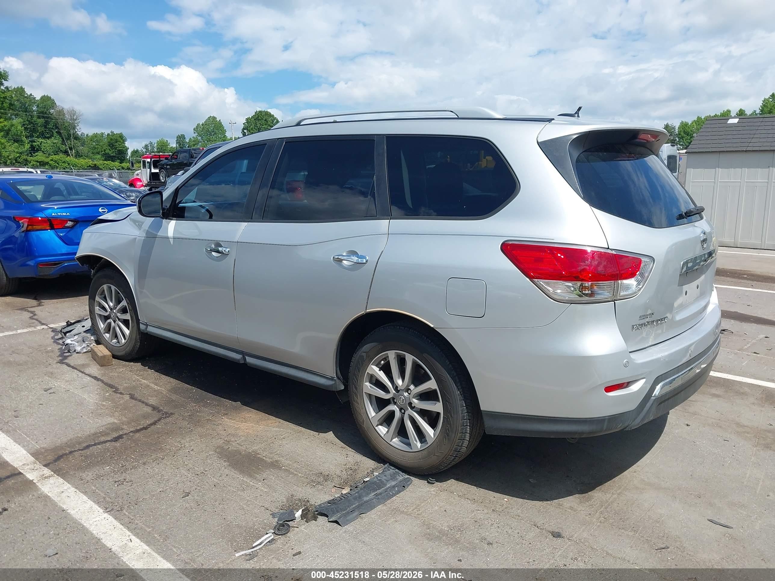 2014 Nissan Pathfinder Sv Silver vin: 5N1AR2MN4EC732192
