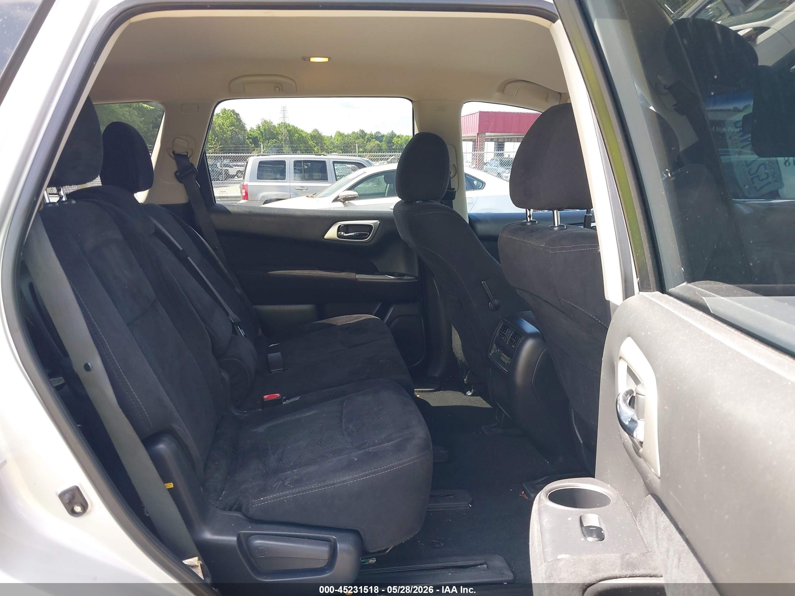 2014 Nissan Pathfinder Sv Silver vin: 5N1AR2MN4EC732192