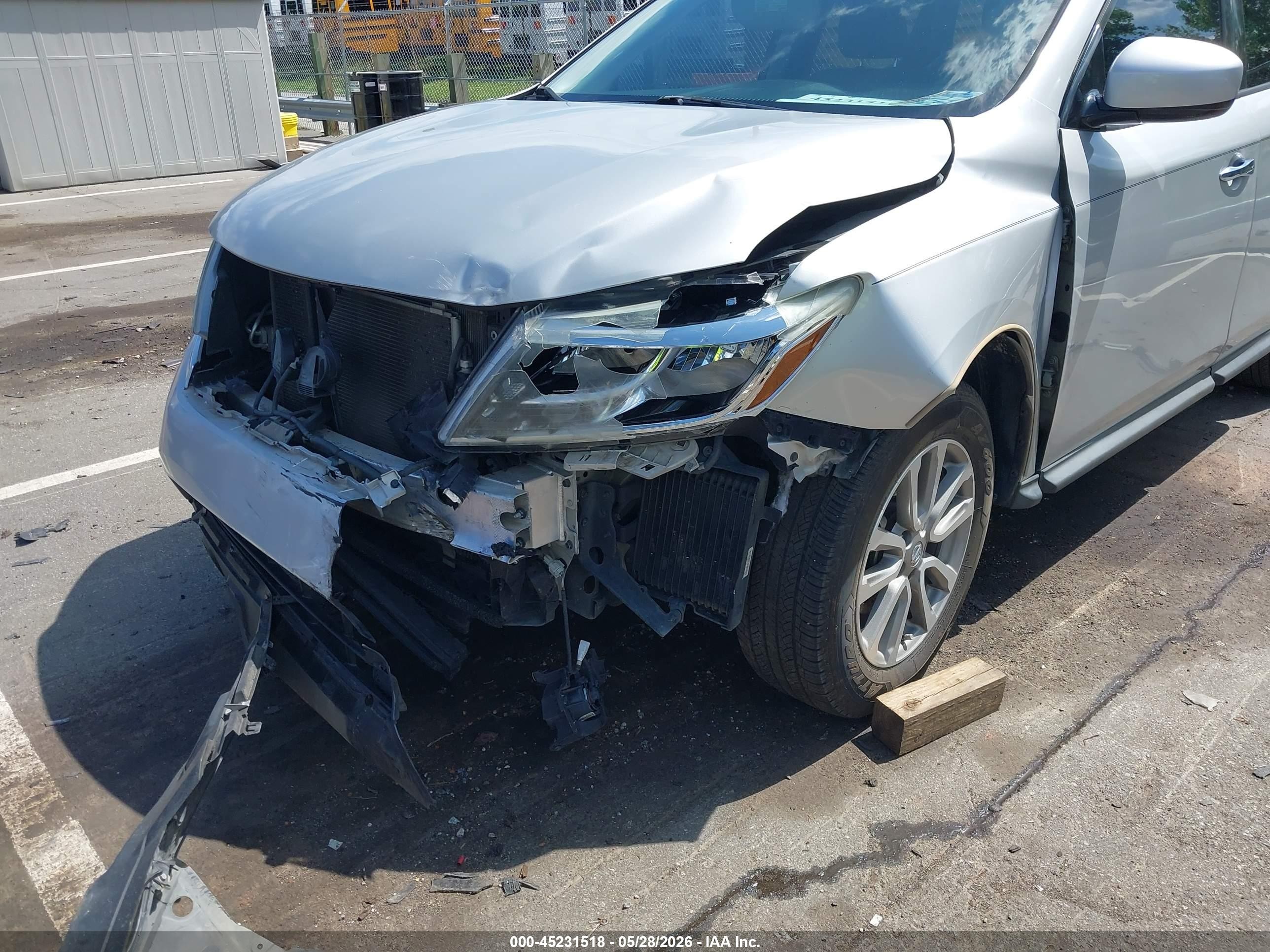 2014 Nissan Pathfinder Sv Silver vin: 5N1AR2MN4EC732192