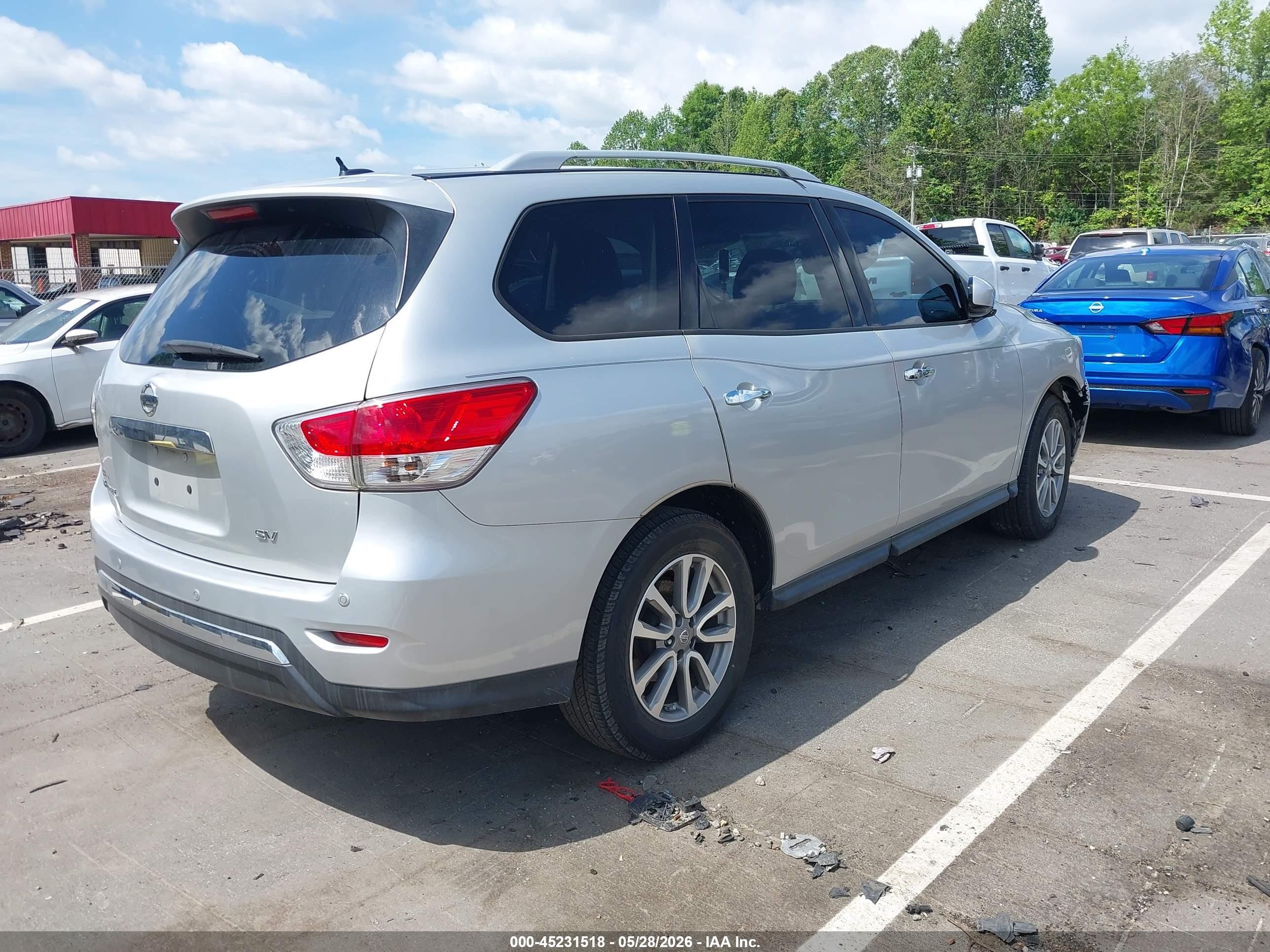 2014 Nissan Pathfinder Sv Silver vin: 5N1AR2MN4EC732192
