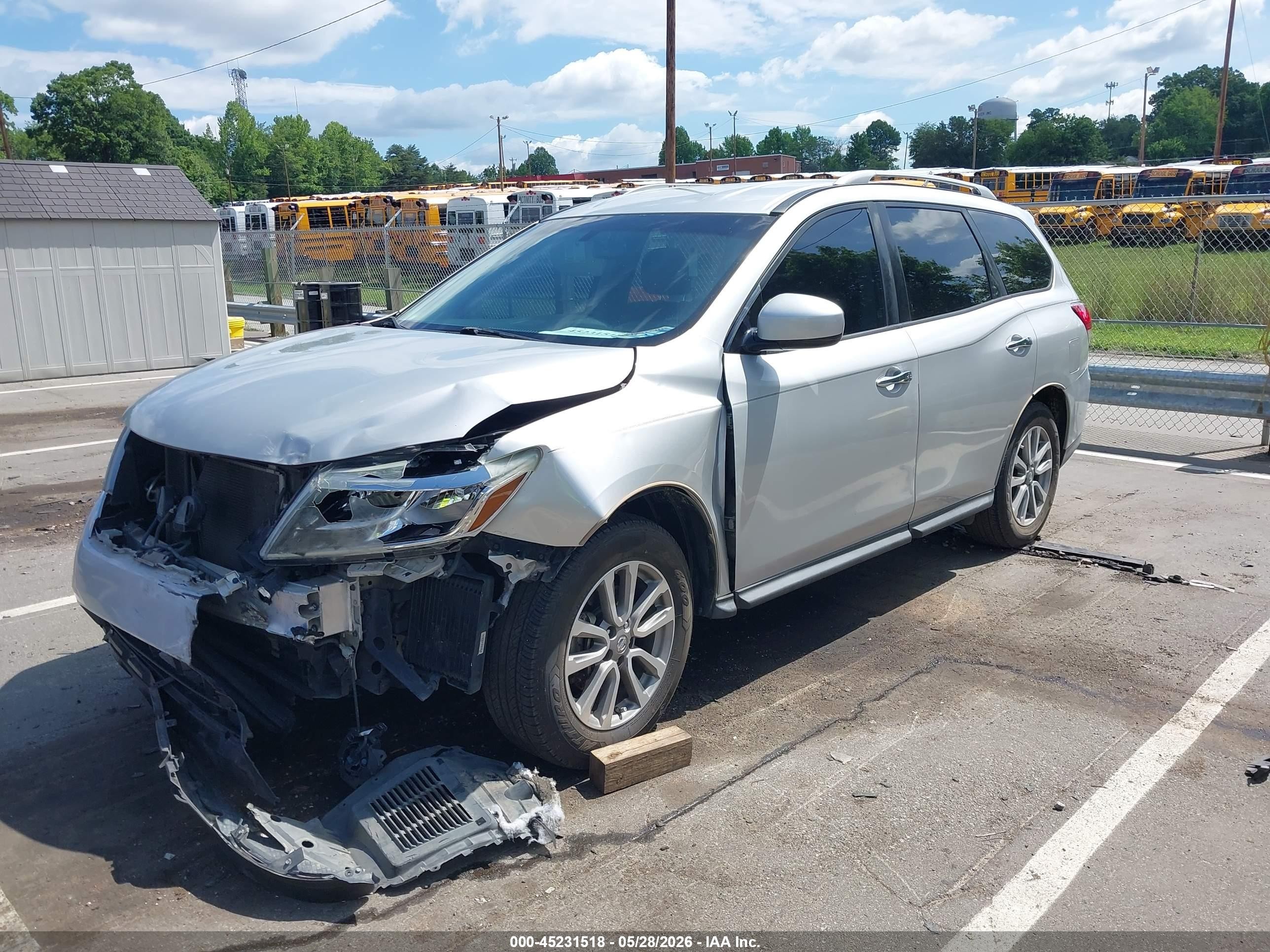 2014 Nissan Pathfinder Sv Silver vin: 5N1AR2MN4EC732192
