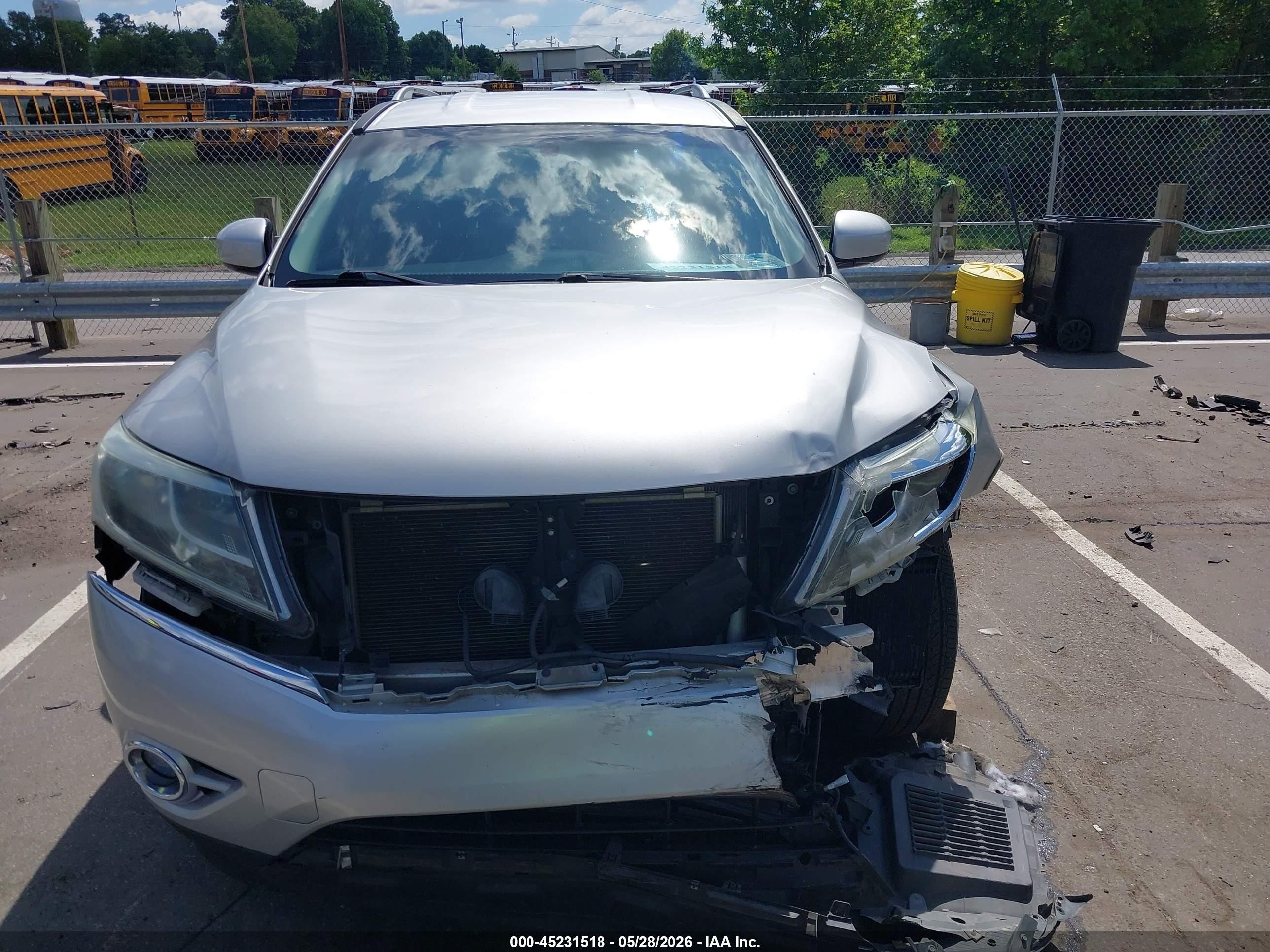 2014 Nissan Pathfinder Sv Silver vin: 5N1AR2MN4EC732192