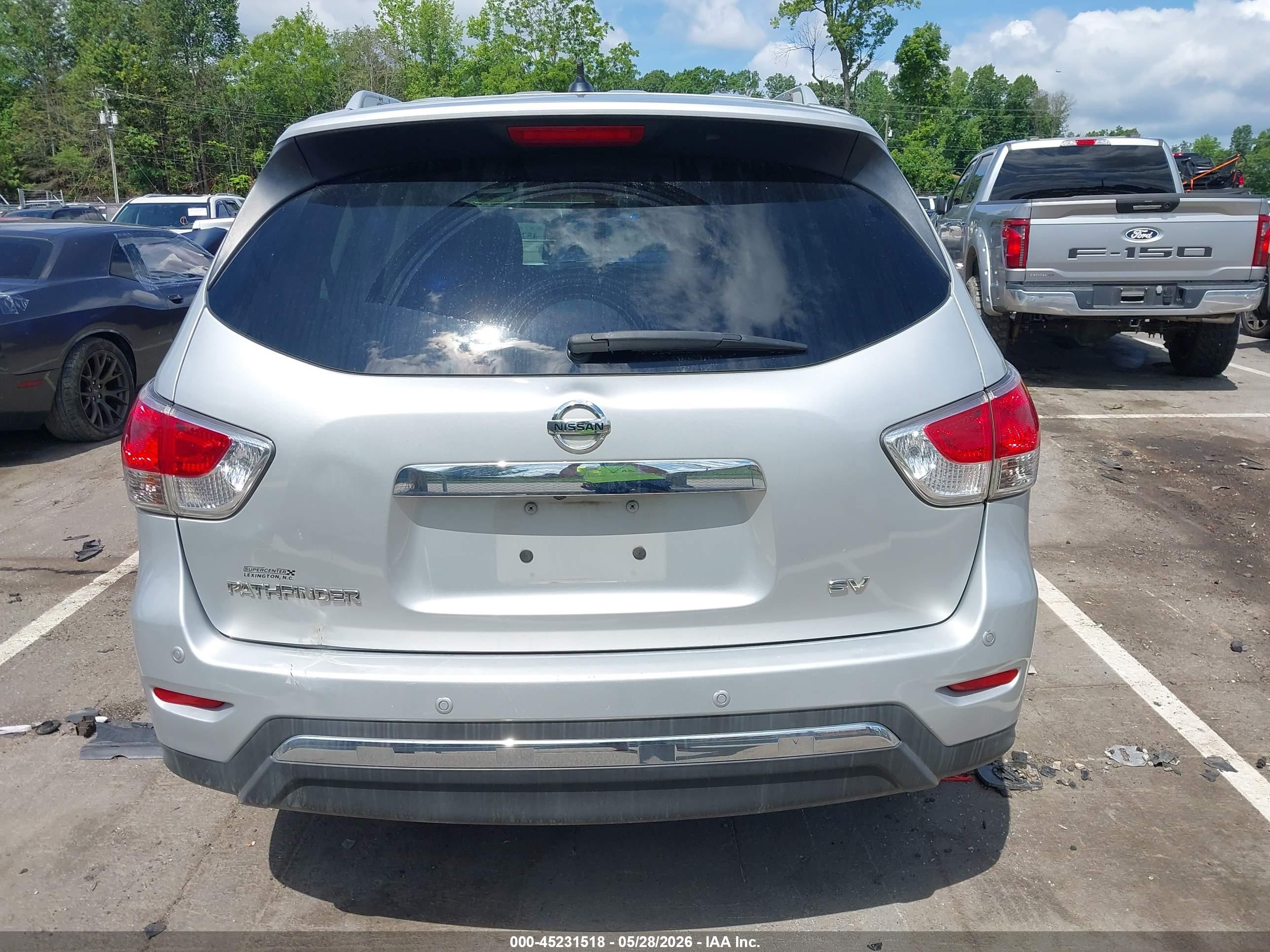 2014 Nissan Pathfinder Sv Silver vin: 5N1AR2MN4EC732192