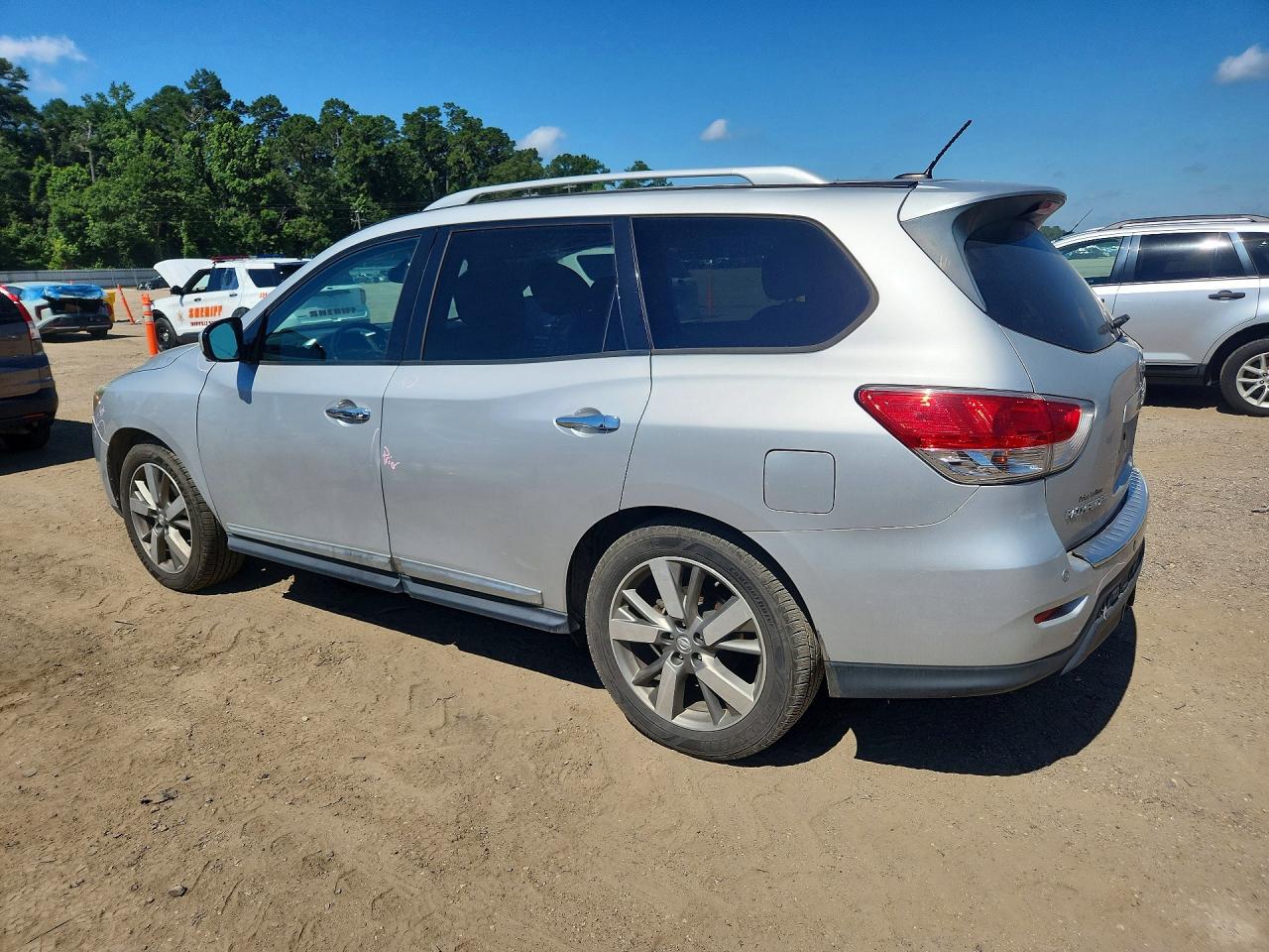 2015 Nissan Pathfinder Platinum Silver vin: 5N1AR2MN4FC604245