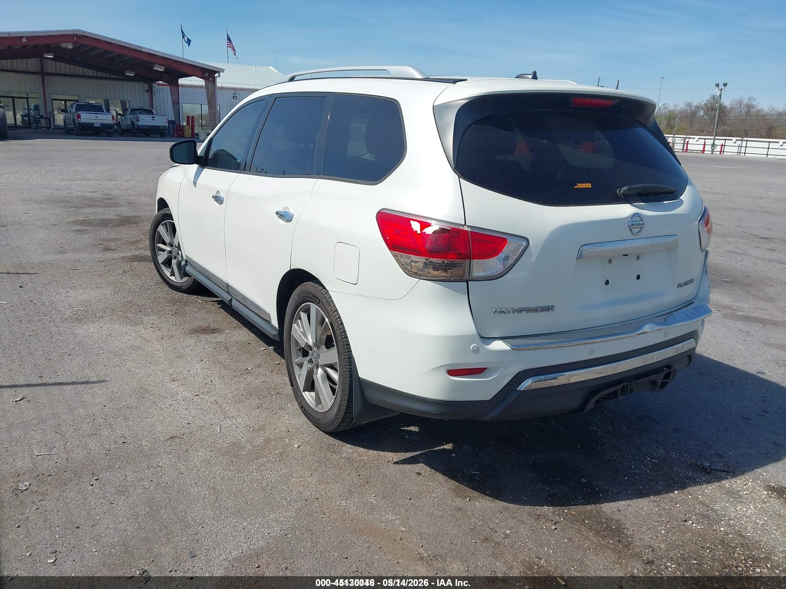 2015 Nissan Pathfinder Platinum White vin: 5N1AR2MN4FC661710