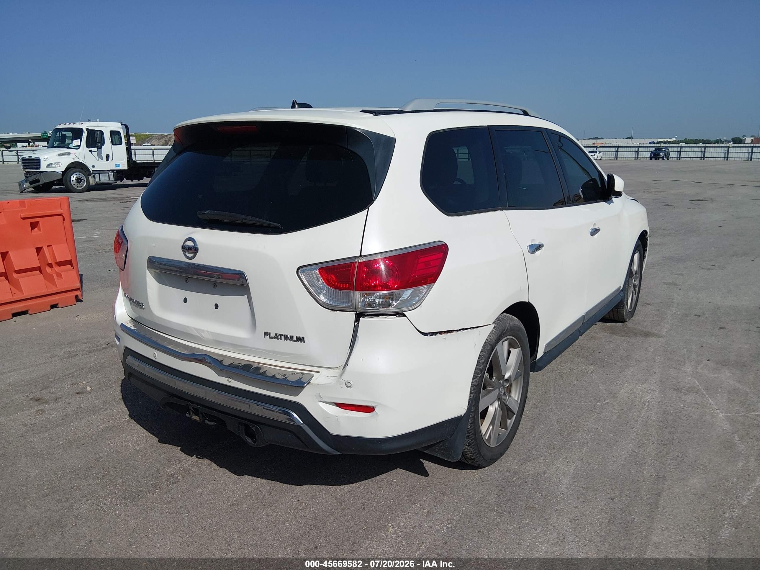 2015 Nissan Pathfinder Platinum White vin: 5N1AR2MN4FC661710