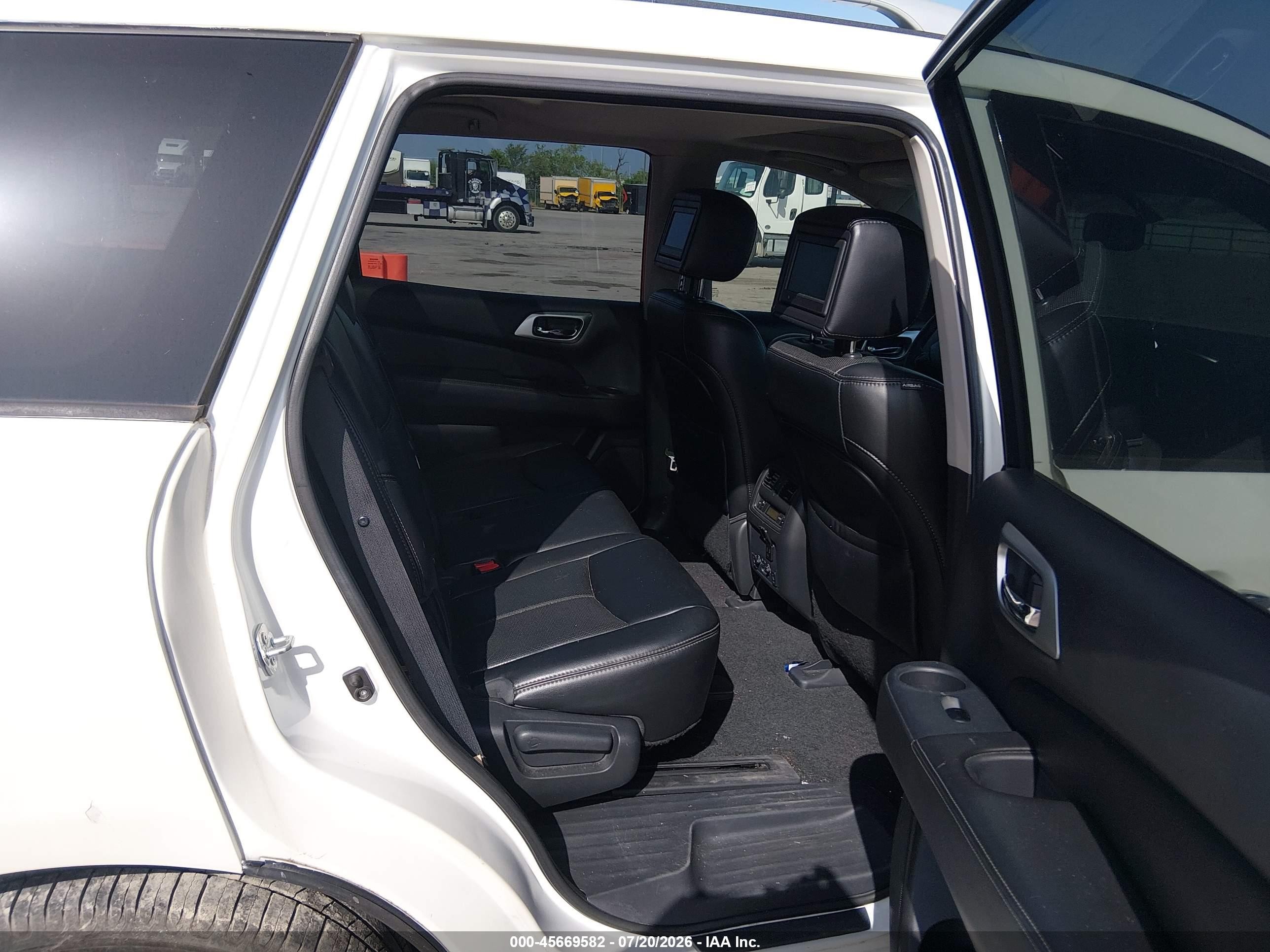 2015 Nissan Pathfinder Platinum White vin: 5N1AR2MN4FC661710