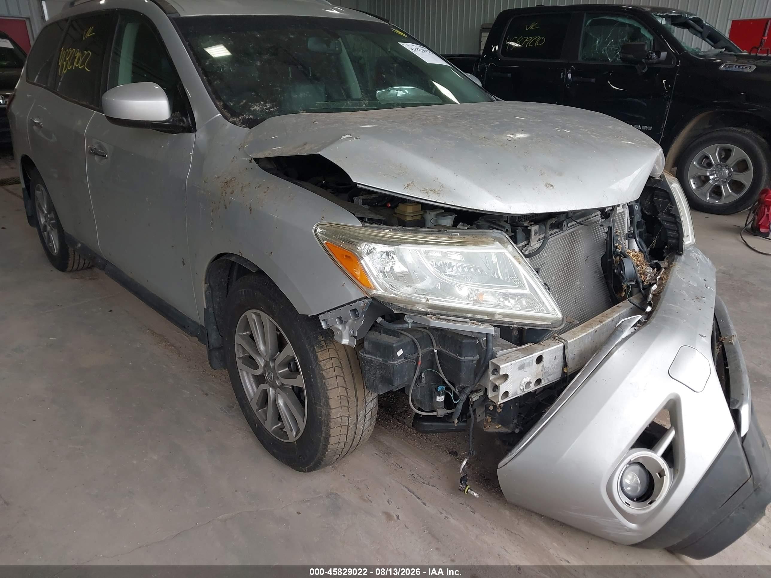 2015 Nissan Pathfinder Sv Серебряный vin: 5N1AR2MN4FC692875
