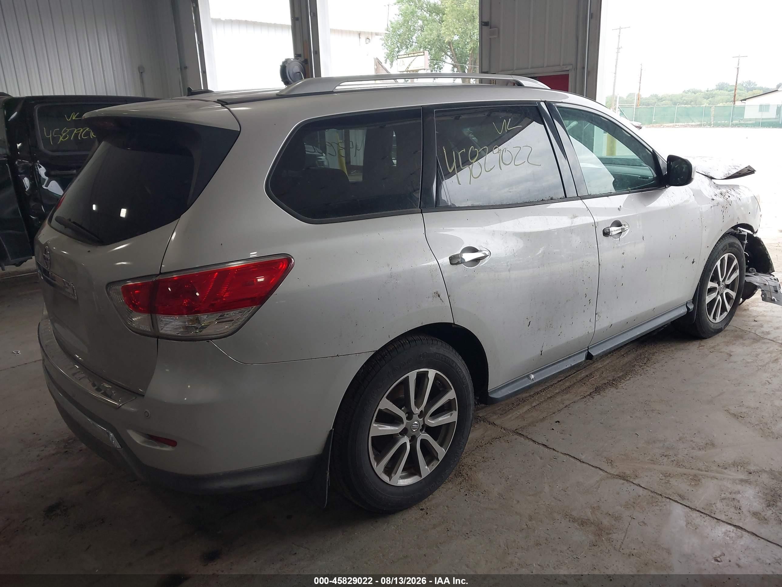 2015 Nissan Pathfinder Sv Серебряный vin: 5N1AR2MN4FC692875