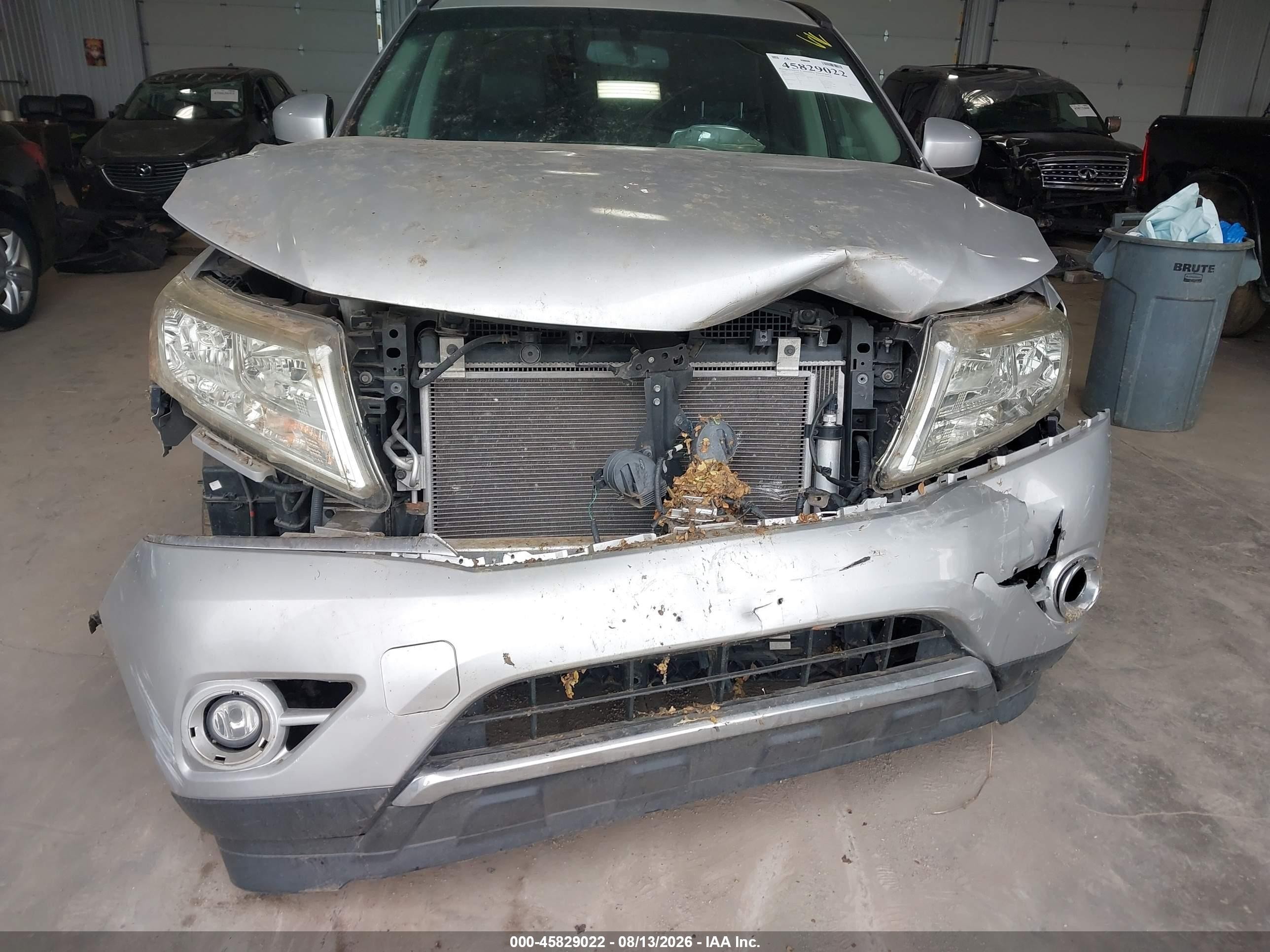 2015 Nissan Pathfinder Sv Серебряный vin: 5N1AR2MN4FC692875