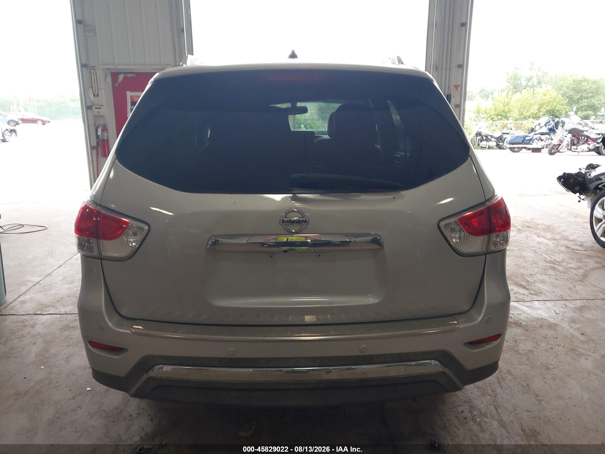 2015 Nissan Pathfinder Sv Серебряный vin: 5N1AR2MN4FC692875