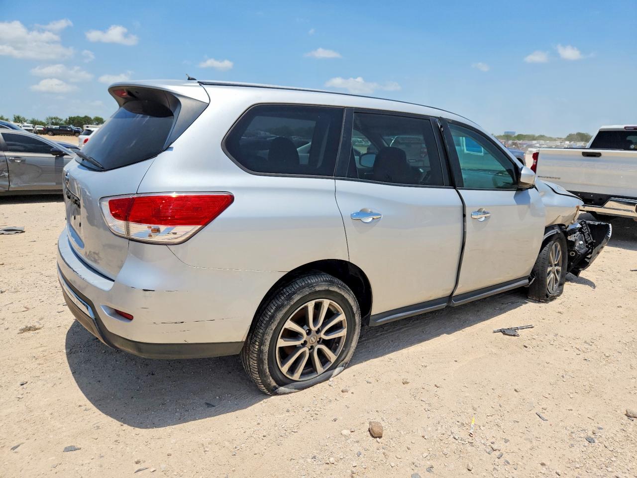 2013 Nissan Pathfinder S Silver vin: 5N1AR2MN5DC621925