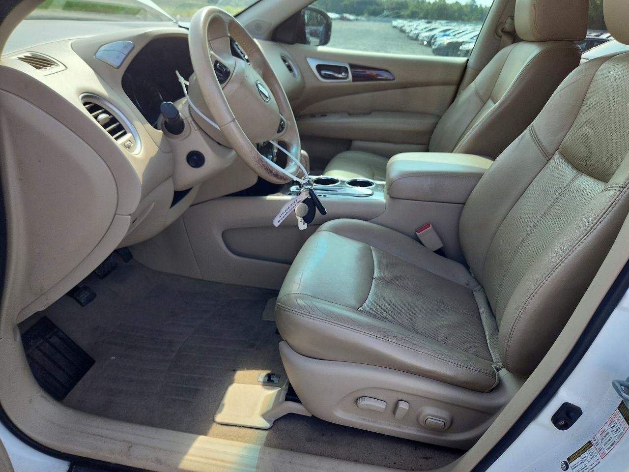 2014 Nissan Pathfinder S White vin: 5N1AR2MN5EC615012