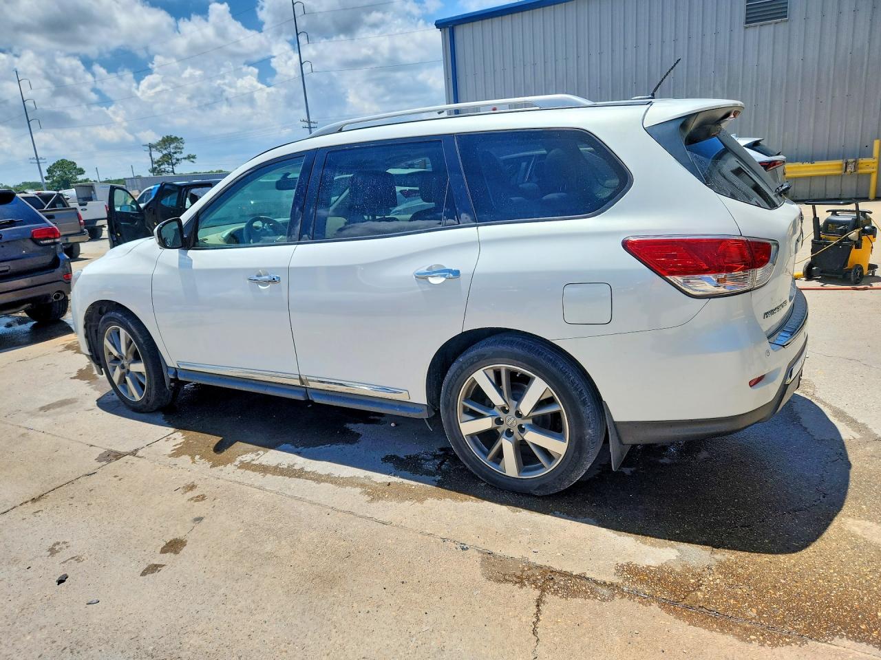 2014 Nissan Pathfinder S White vin: 5N1AR2MN5EC654795