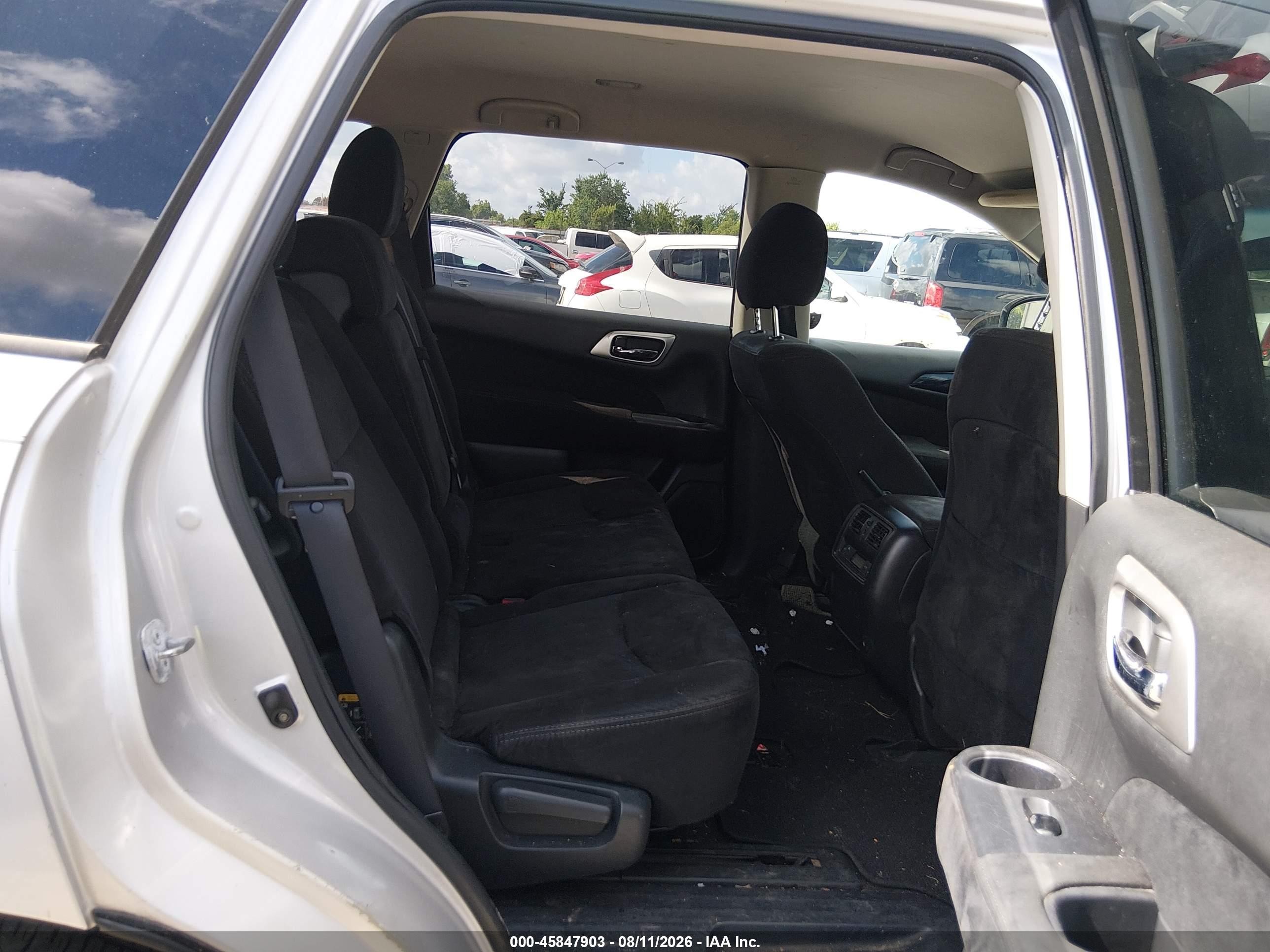 2014 Nissan Pathfinder Sv Silver vin: 5N1AR2MN5EC671919