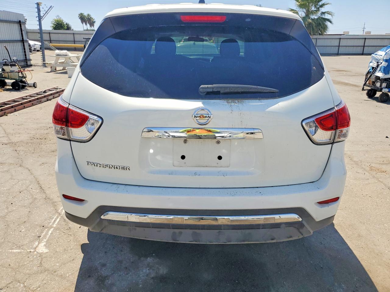 2014 Nissan Pathfinder S White vin: 5N1AR2MN5EC695492
