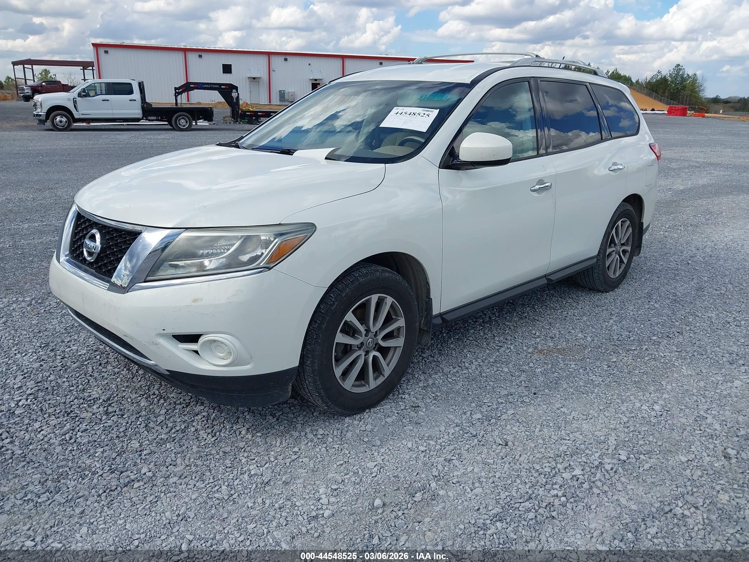 2014 Nissan Pathfinder Sv White vin: 5N1AR2MN5EC722593