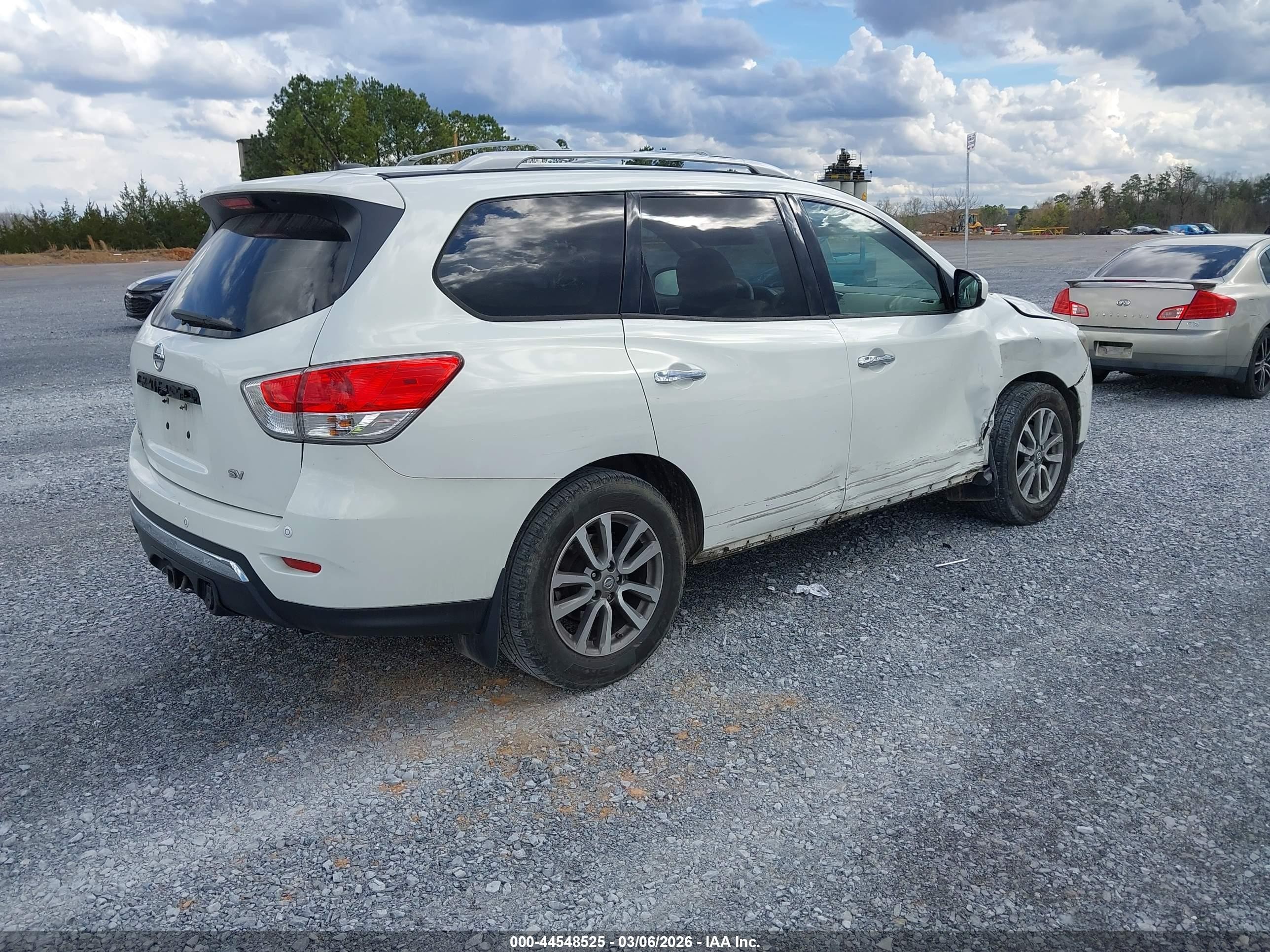 2014 Nissan Pathfinder Sv White vin: 5N1AR2MN5EC722593