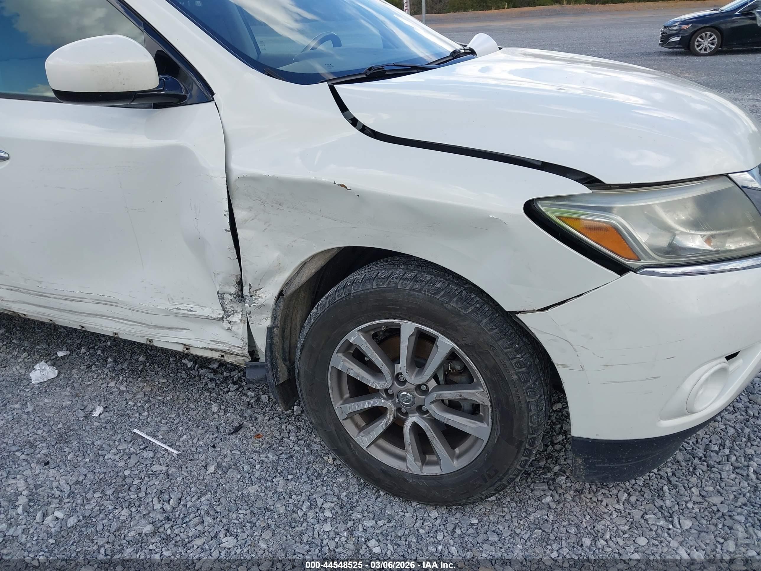 2014 Nissan Pathfinder Sv White vin: 5N1AR2MN5EC722593