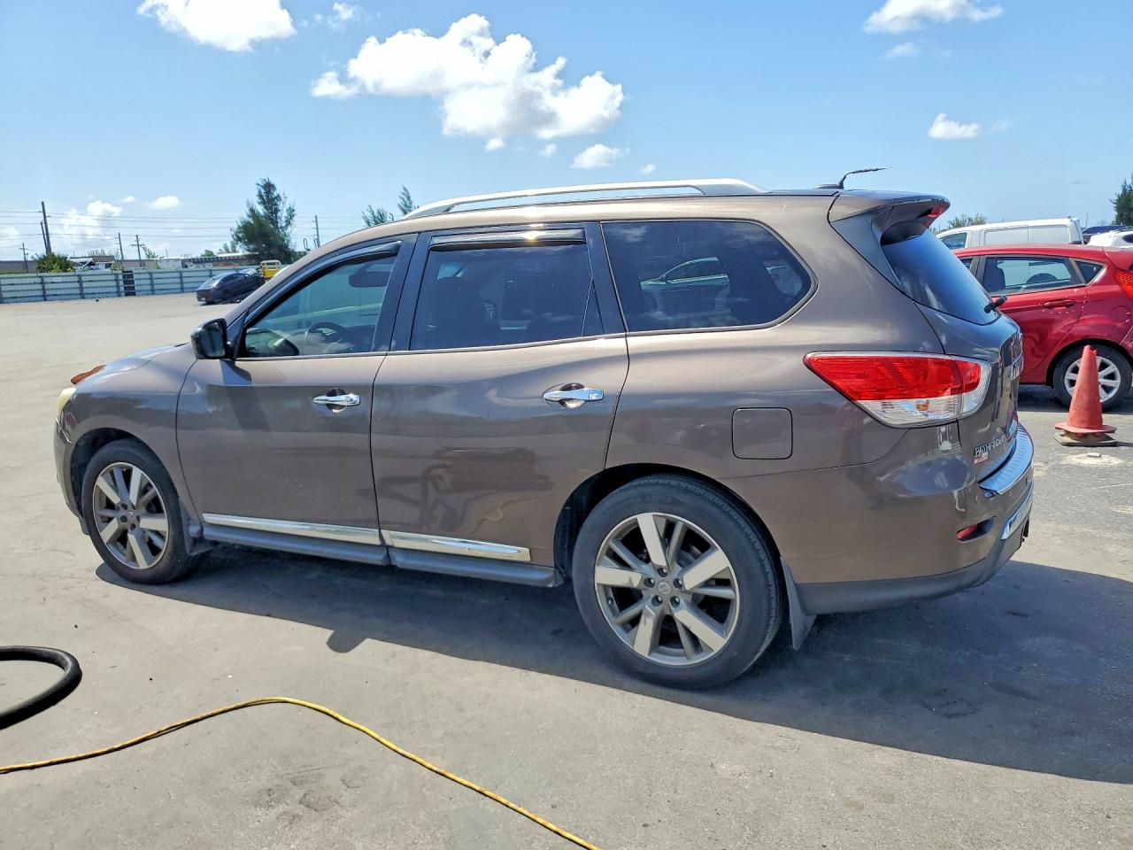 2015 Nissan Pathfinder Platinum Brown vin: 5N1AR2MN5FC626643