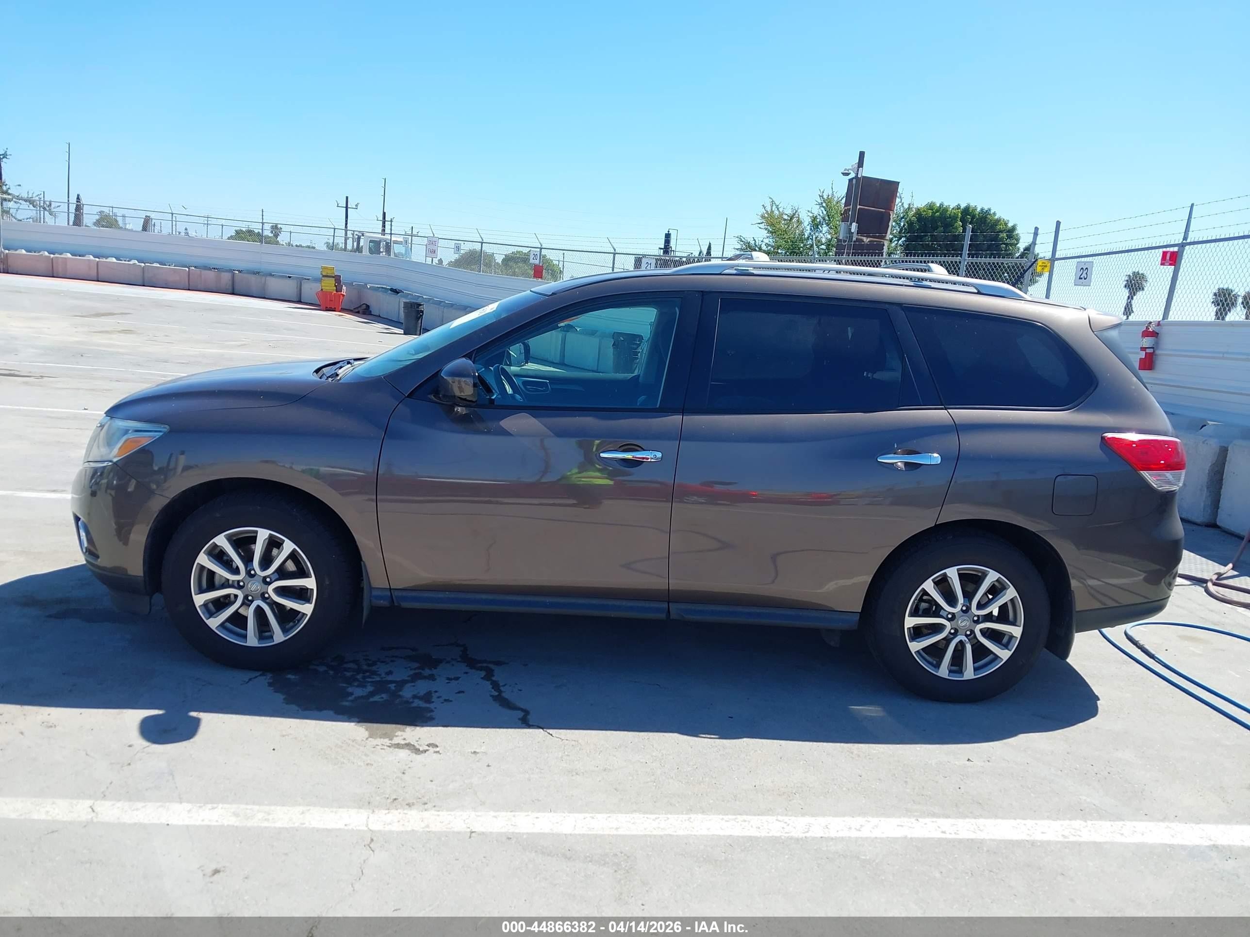 2015 Nissan Pathfinder Sv Black vin: 5N1AR2MN5FC642017