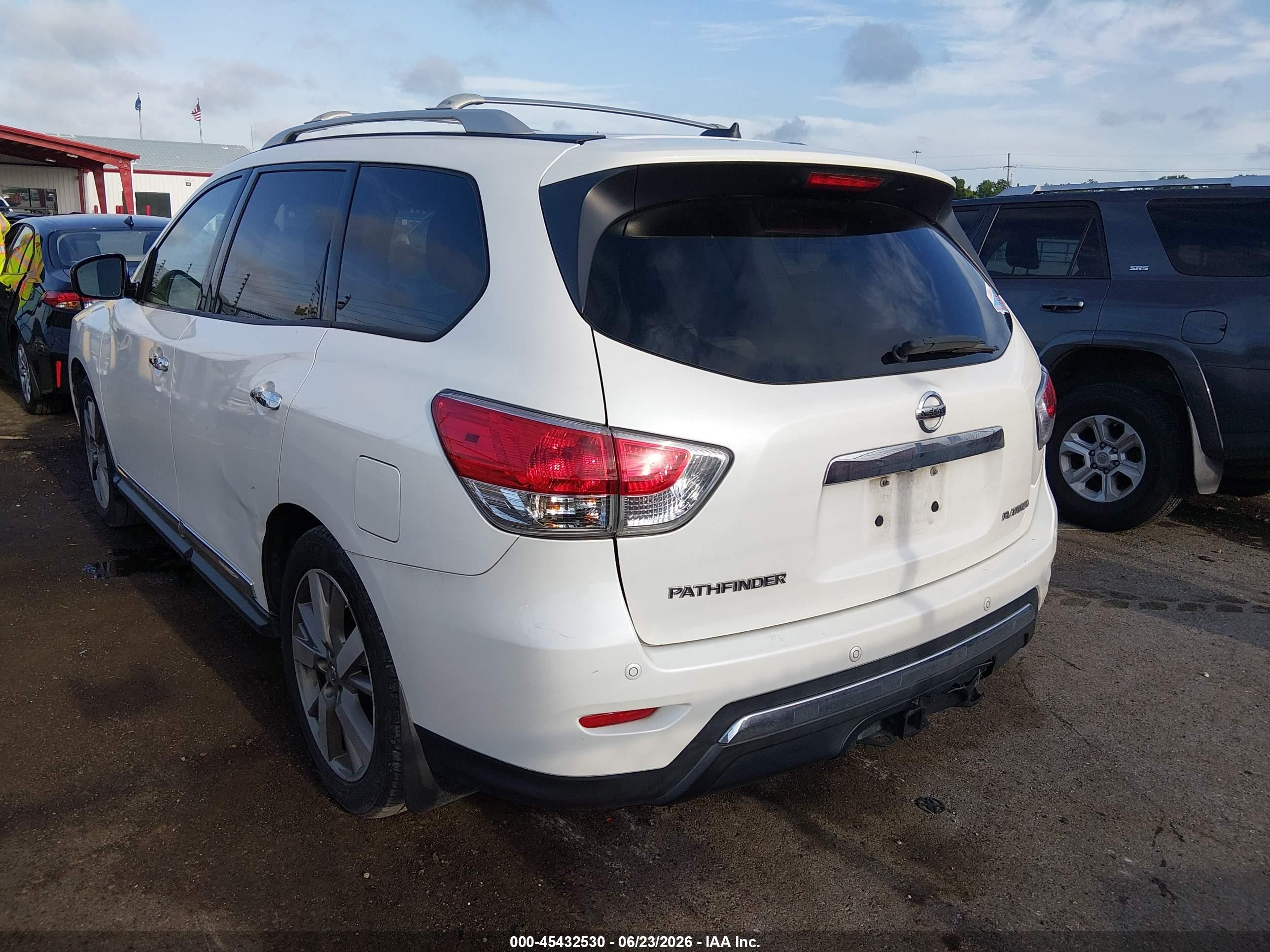 2015 Nissan Pathfinder Platinum Белый vin: 5N1AR2MN5FC656189