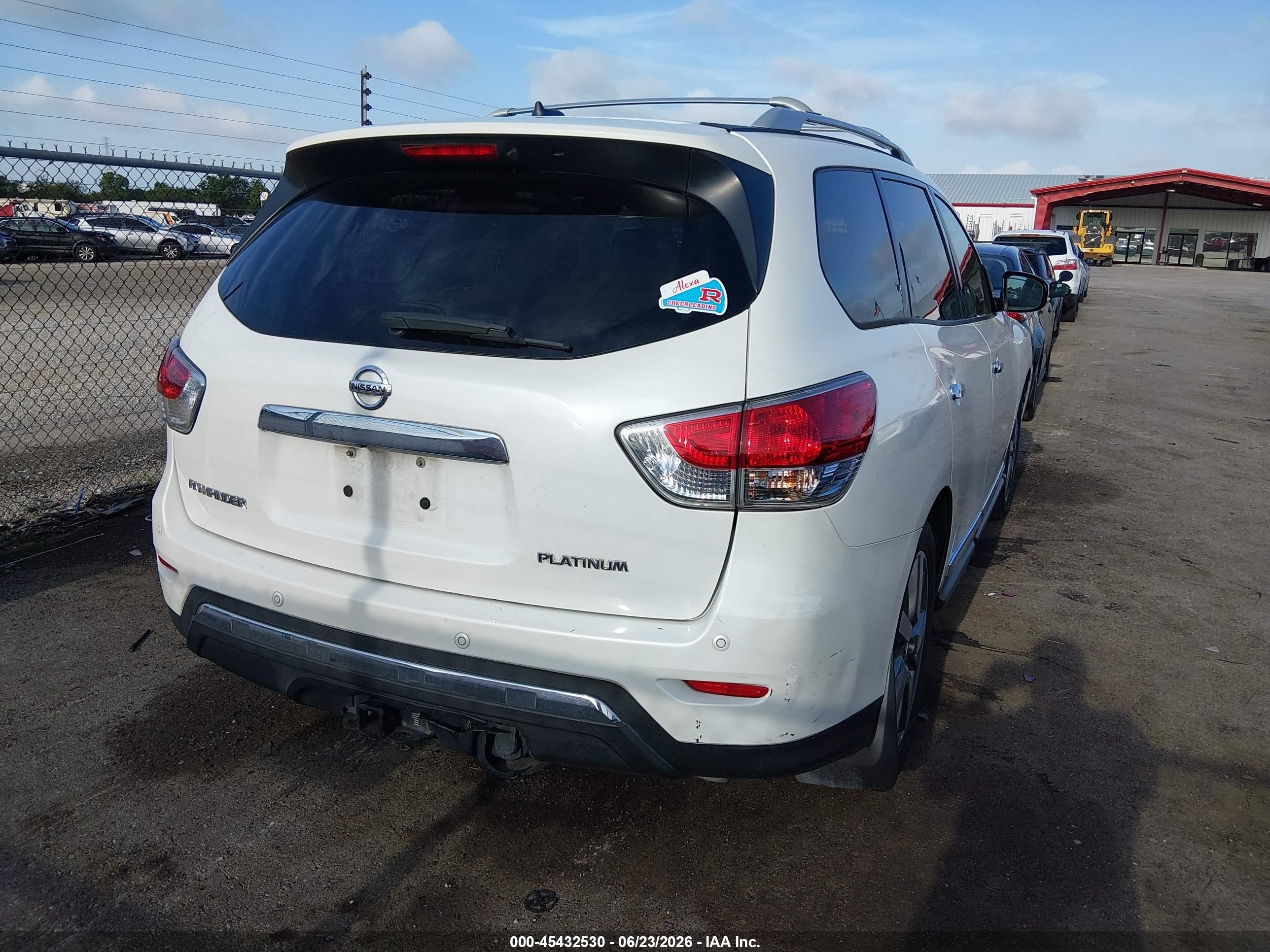 2015 Nissan Pathfinder Platinum Белый vin: 5N1AR2MN5FC656189