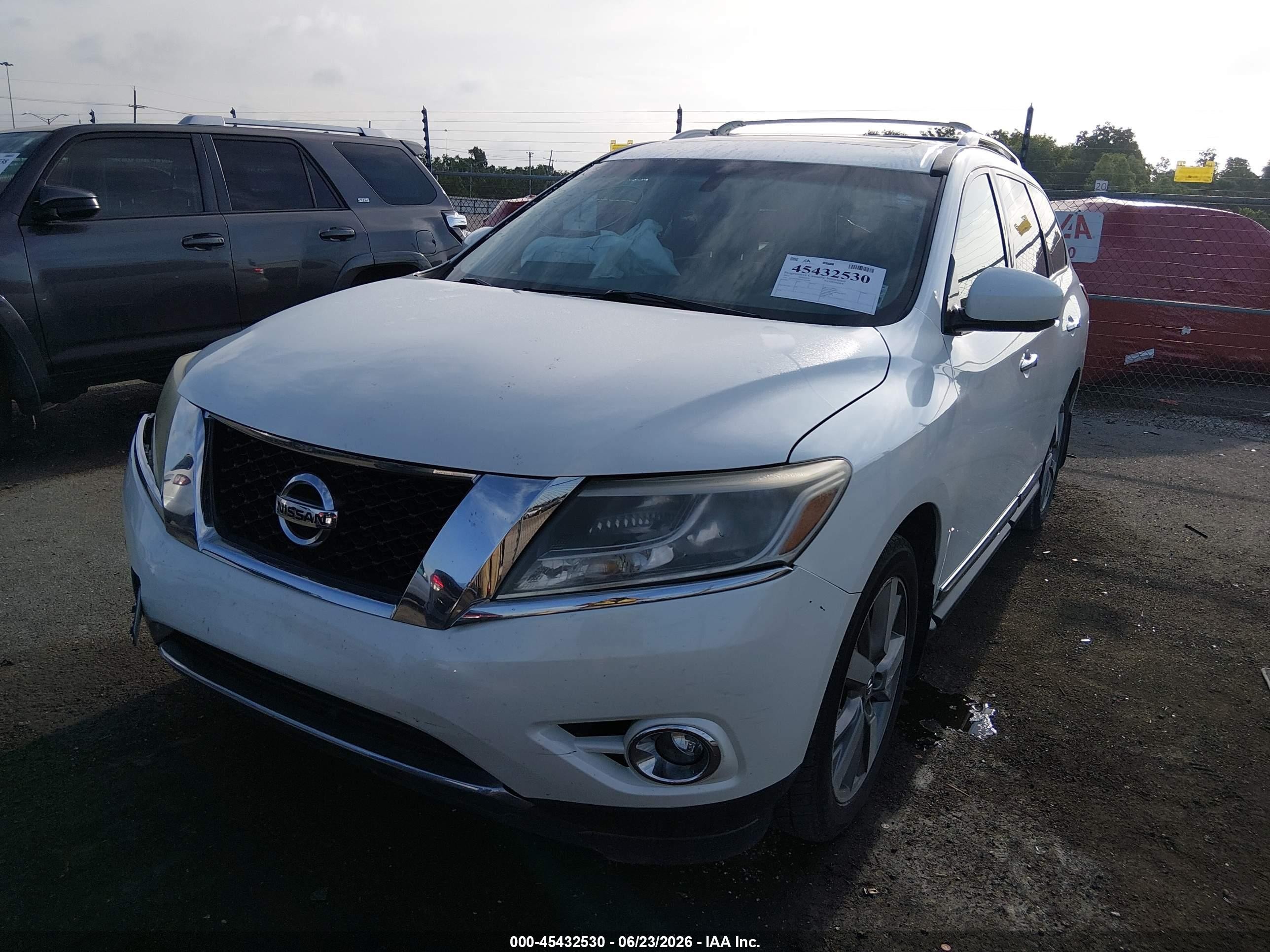 2015 Nissan Pathfinder Platinum Белый vin: 5N1AR2MN5FC656189